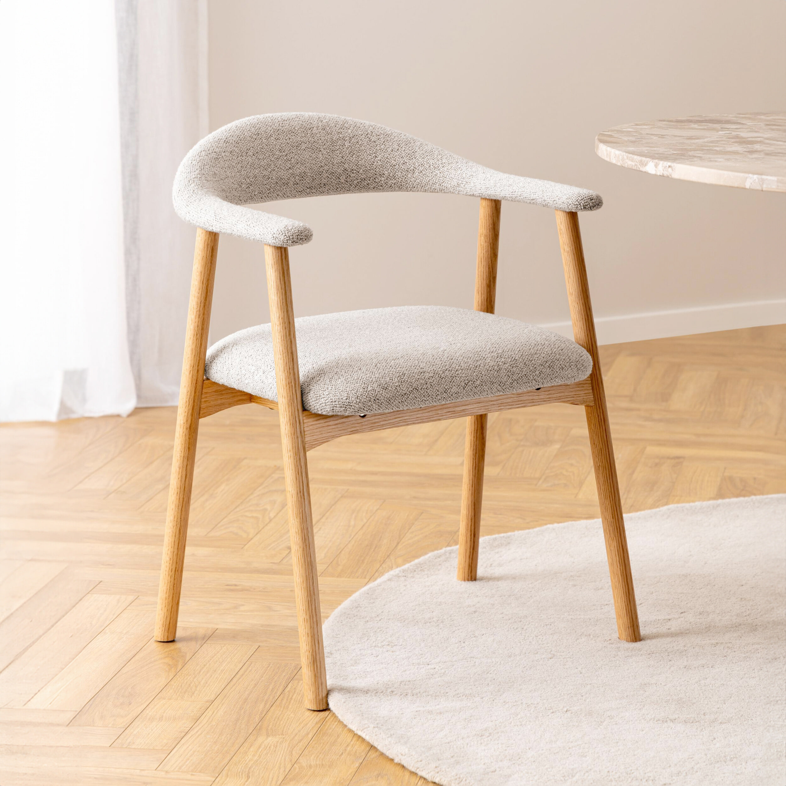 Bendt Eetkamerstoel 'Gerado' Eikenhout en bouclé