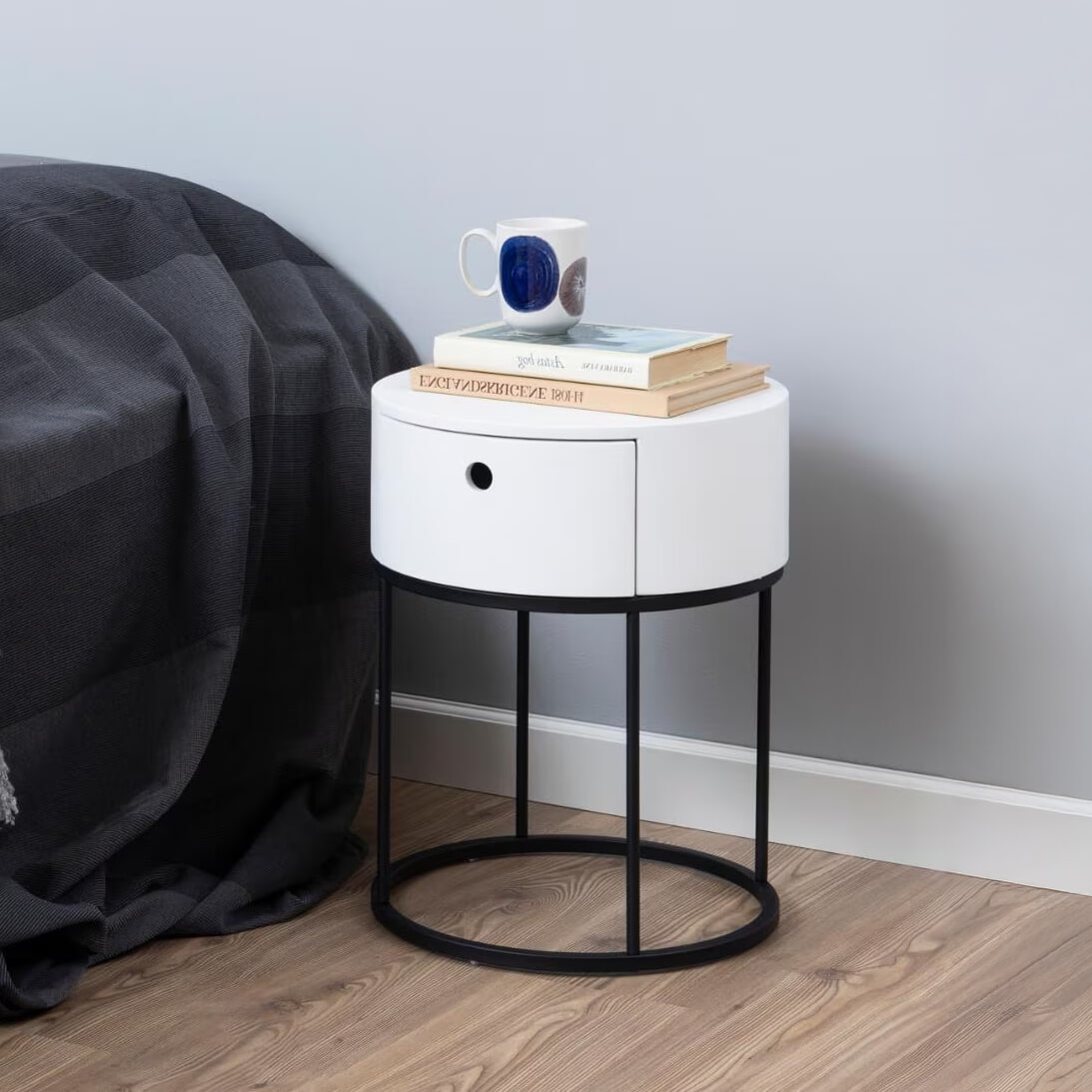 Bendt Rond Nachtkastje 'Gaga' met lade