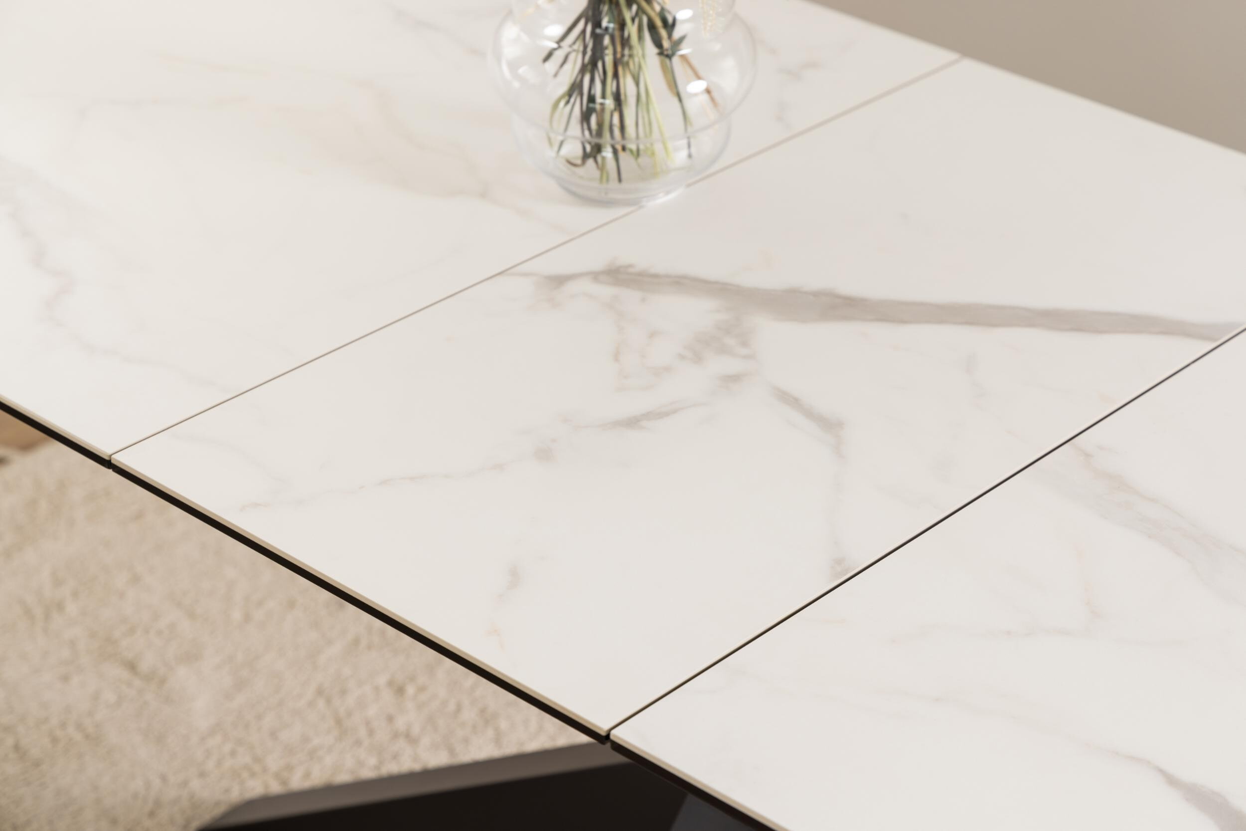 Bendt Uitschuifbare Eettafel 'Line' Keramiek, 168/210 x 90cm, kleur Wit
