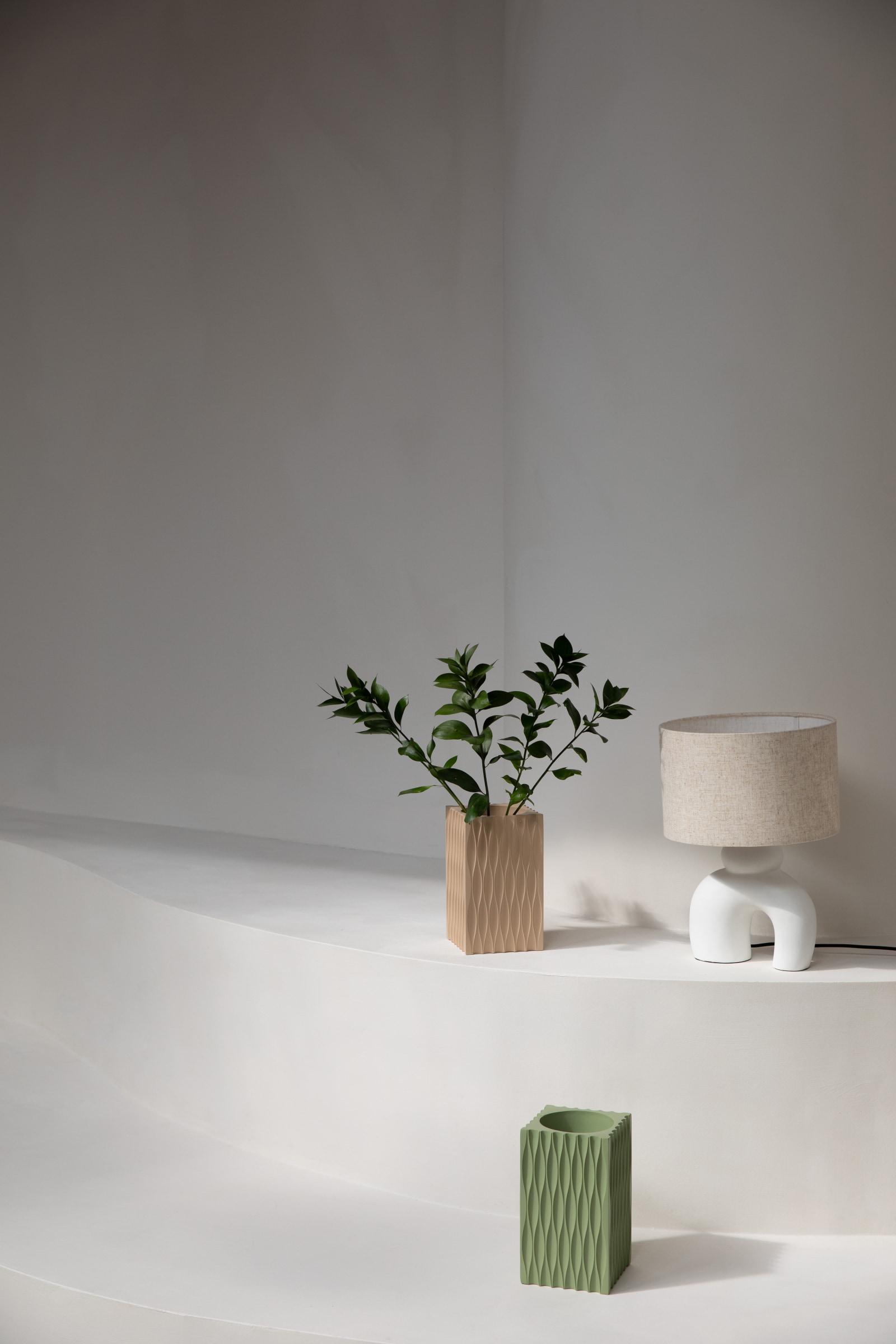 Zuiver Vaas 'Riley' 25cm, kleur Stone Green