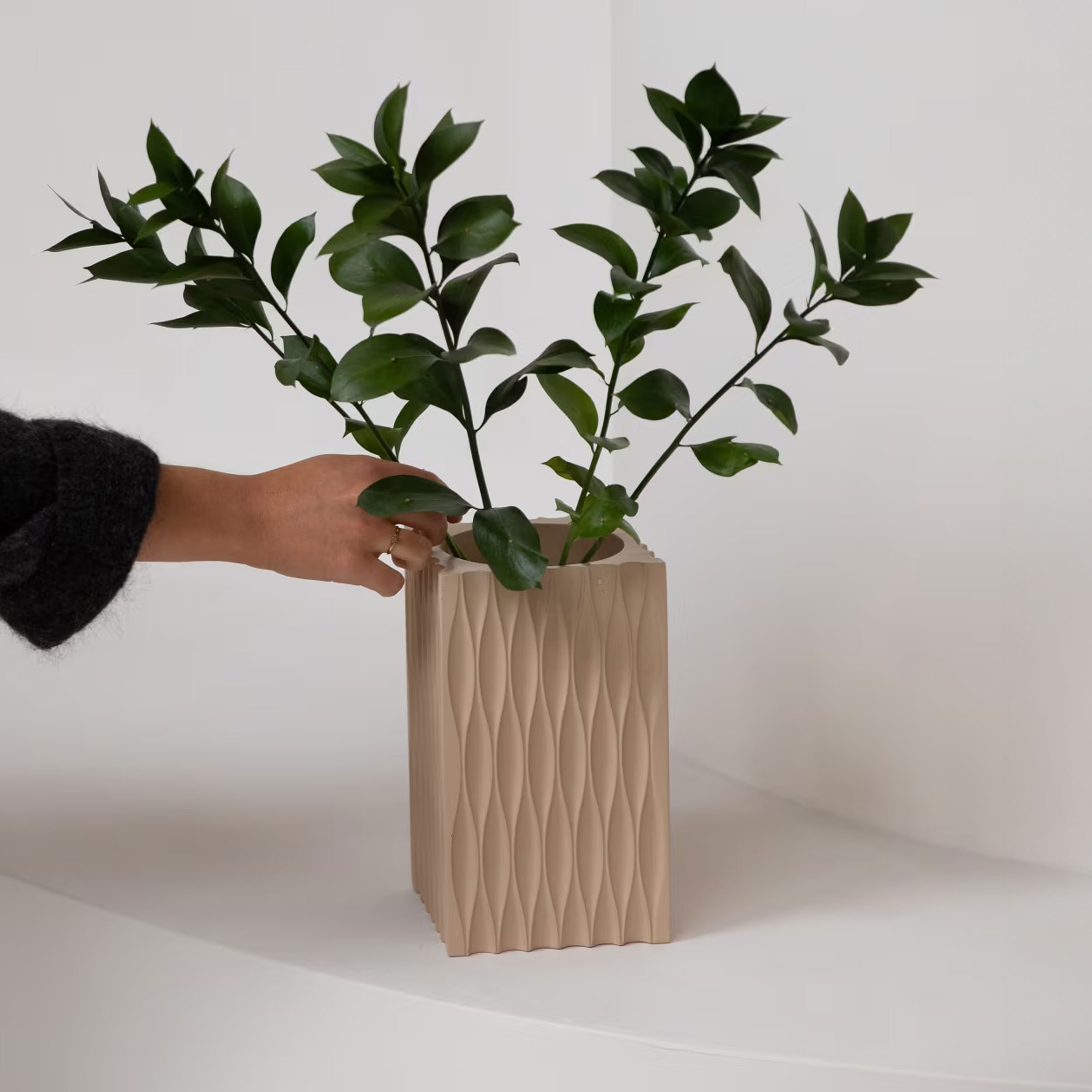 Zuiver Vaas 'Riley' Resin, 25cm