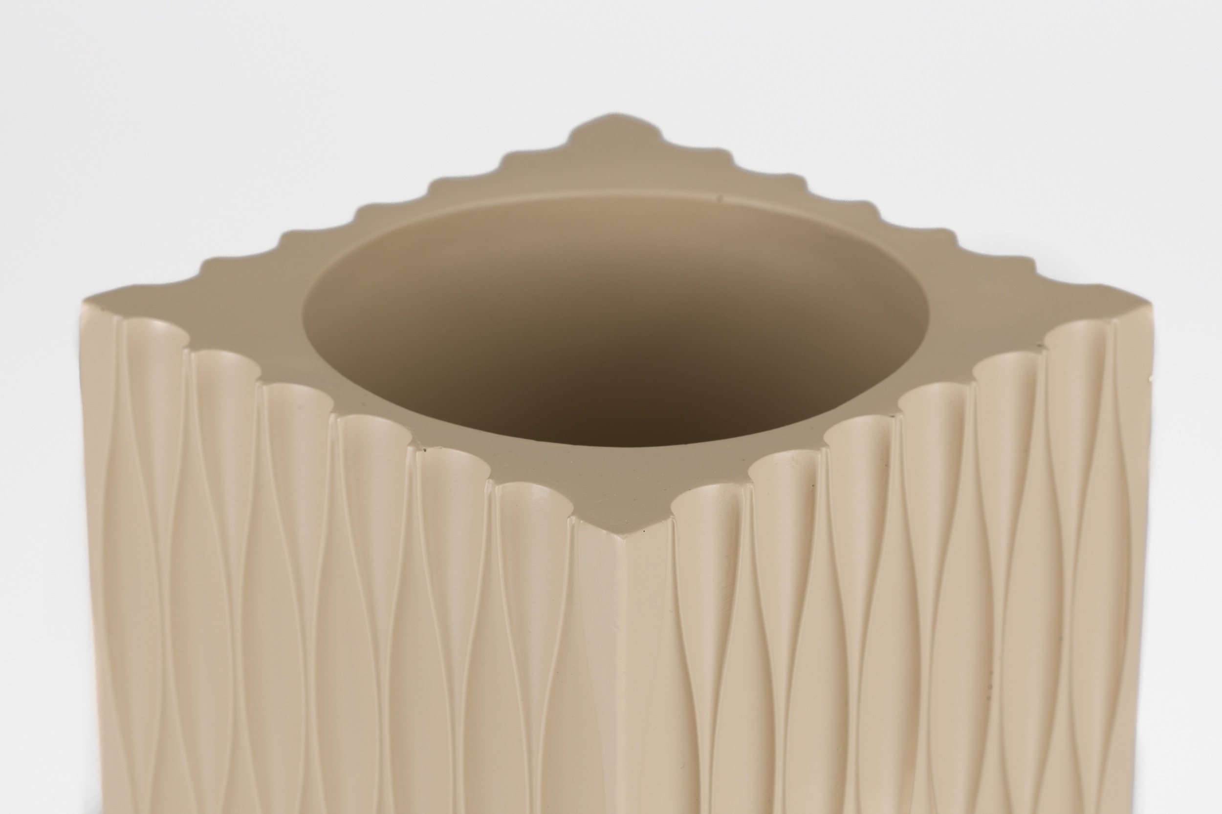 Zuiver Vaas 'Riley' Resin, kleur Beige