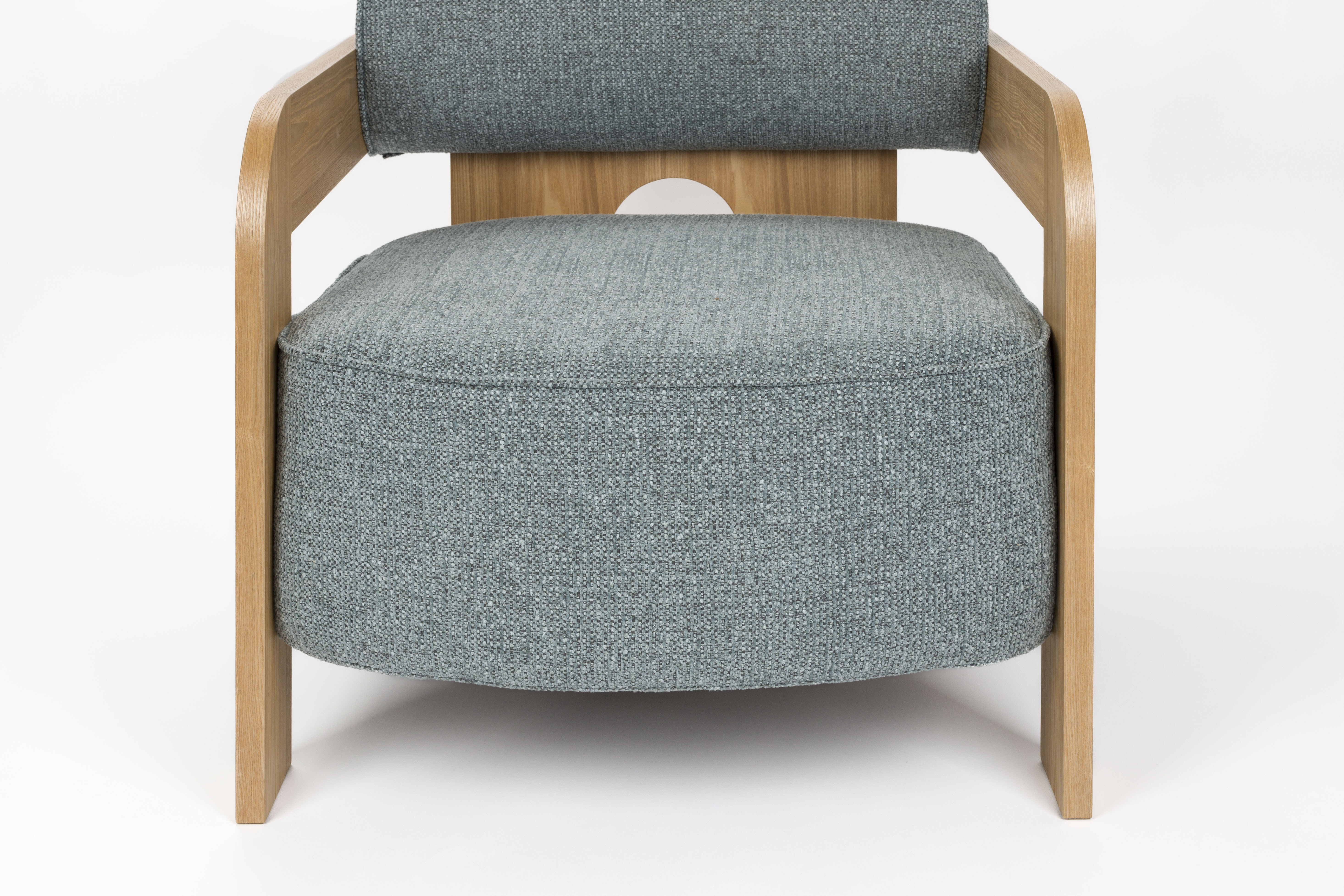 Zuiver Fauteuil 'Oolong' Bouclé en eikenhout, kleur Ocean Blue