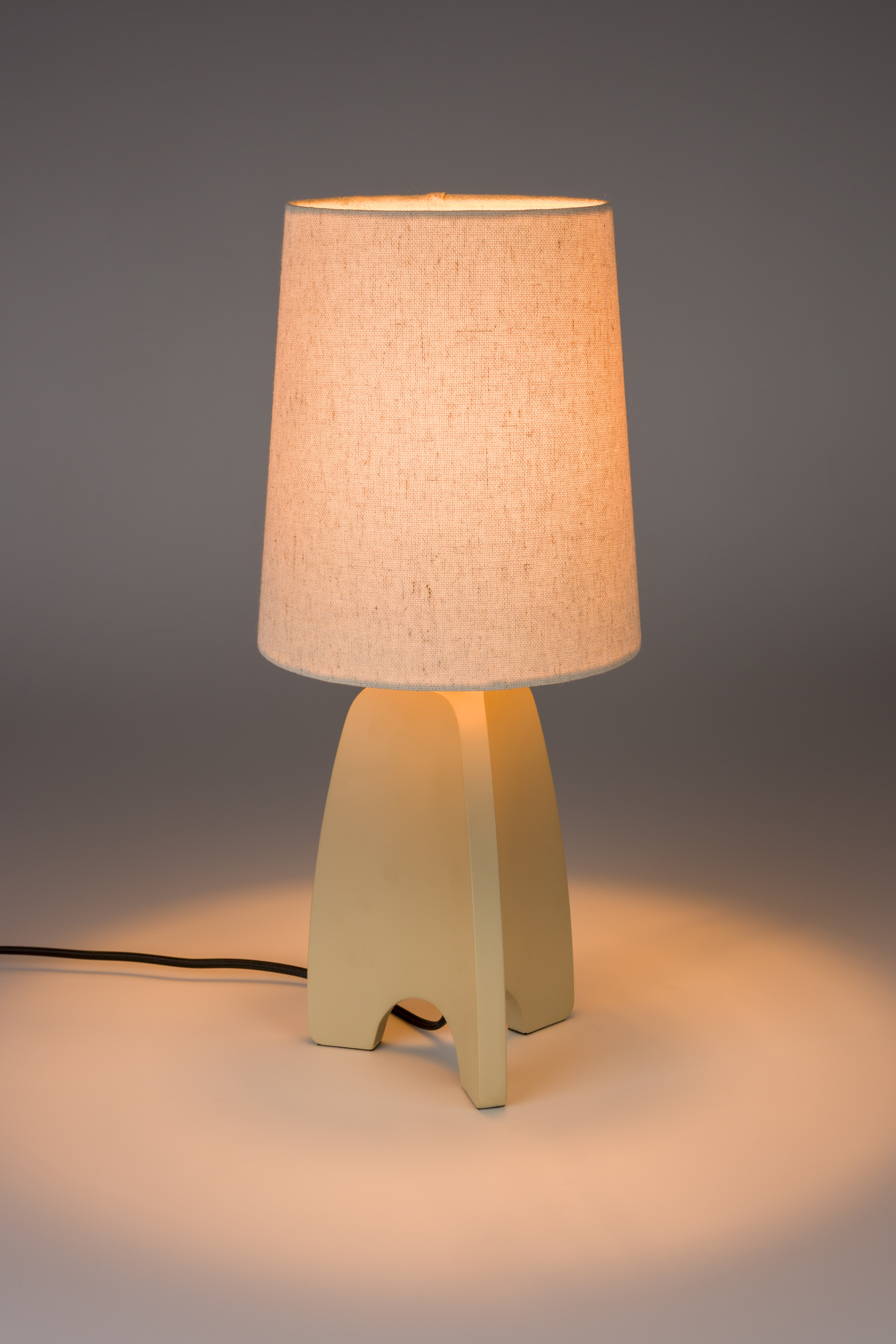 Zuiver Tafellamp 'Saba' Beton en linnen, kleur Beige