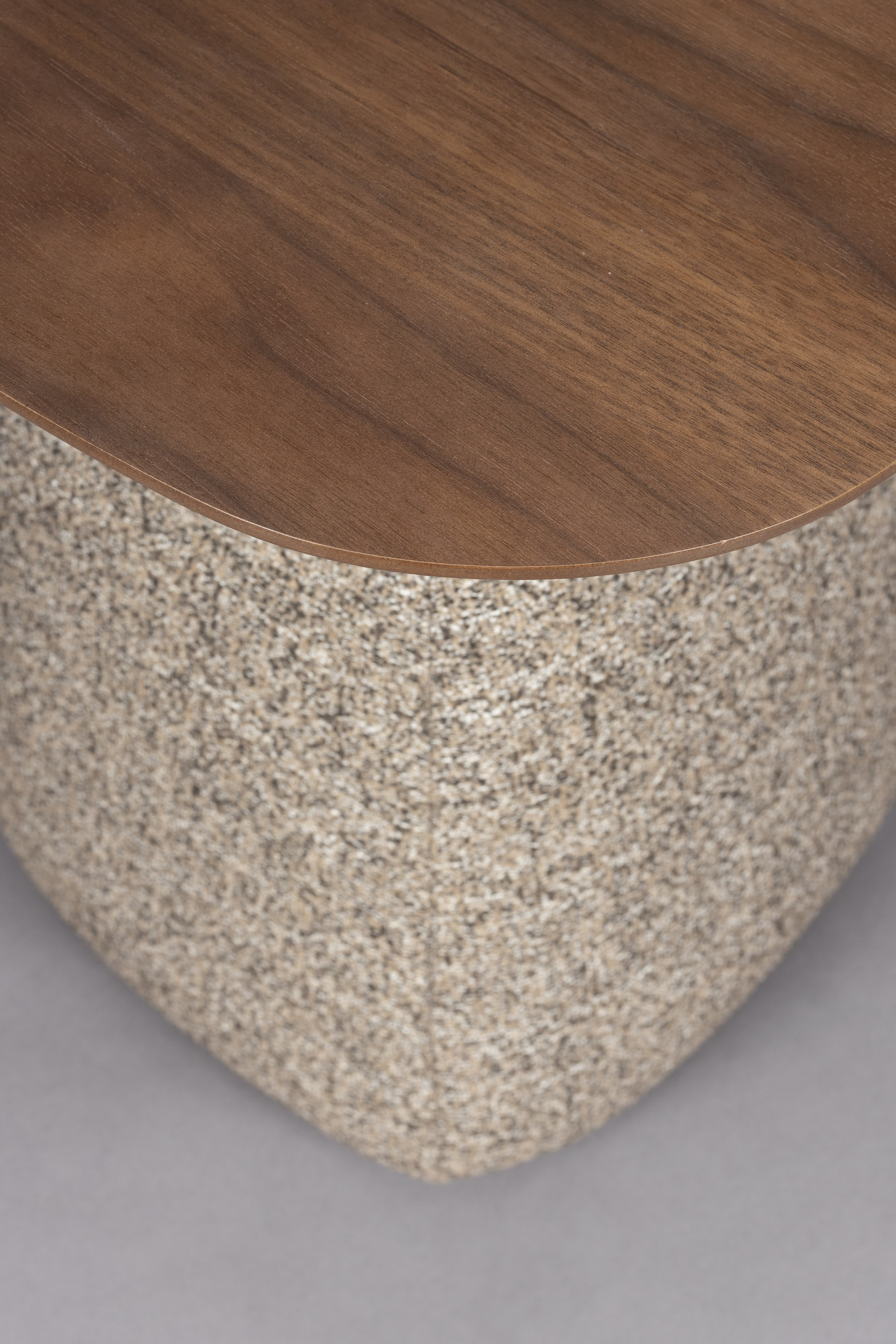 Dutchbone Bijzettafel 'Shelly' Gemêleerde stof en walnootlook, 48 x 48cm, kleur Cinnamon