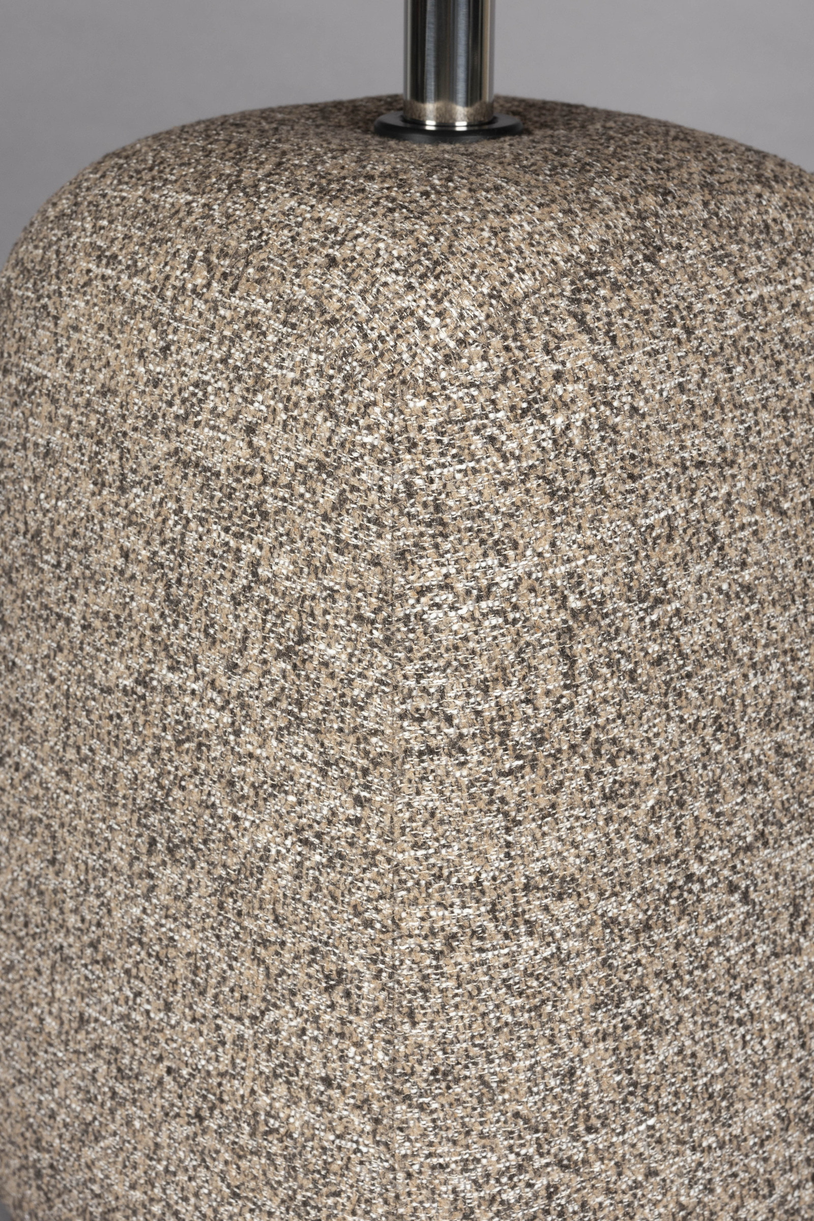 Dutchbone Bijzettafel 'Shelly' Gemêleerde stof en walnootlook, 48 x 48cm, kleur Cinnamon