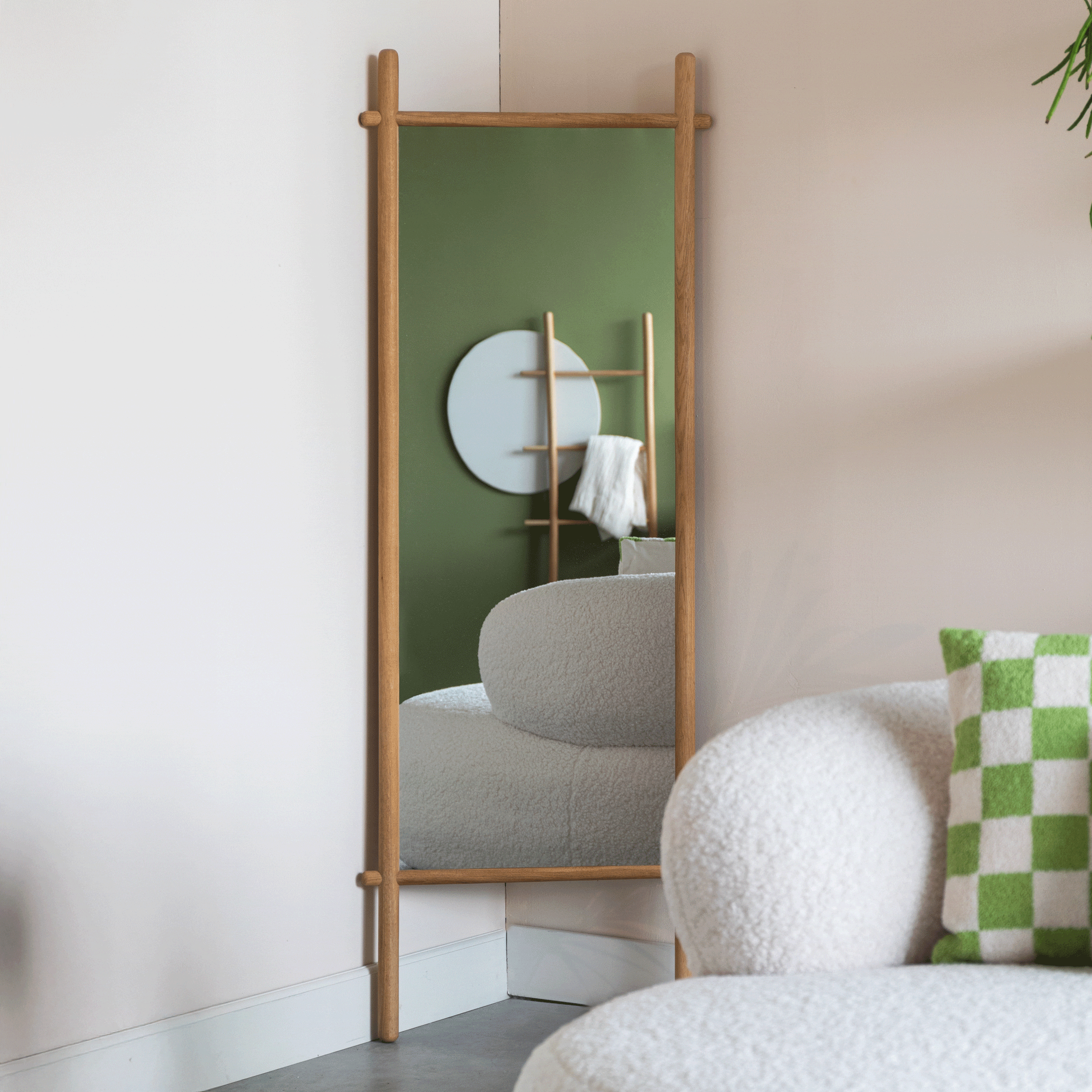 Form & Refine – A Line Passpiegel staand – Scandinavisch Design