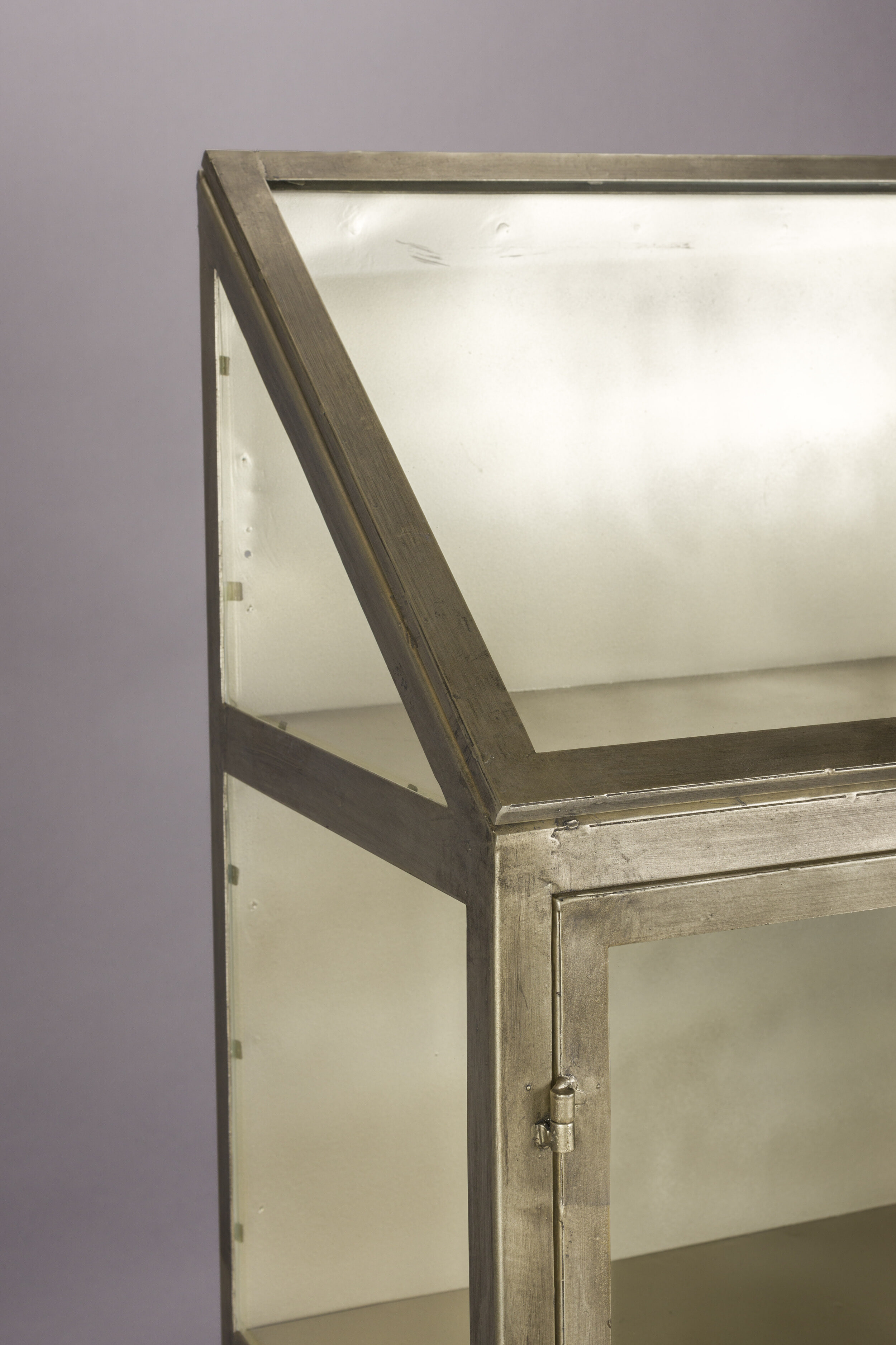 Dutchbone Vitrinekast 'Monviso' 151 x 64cm, kleur Goud