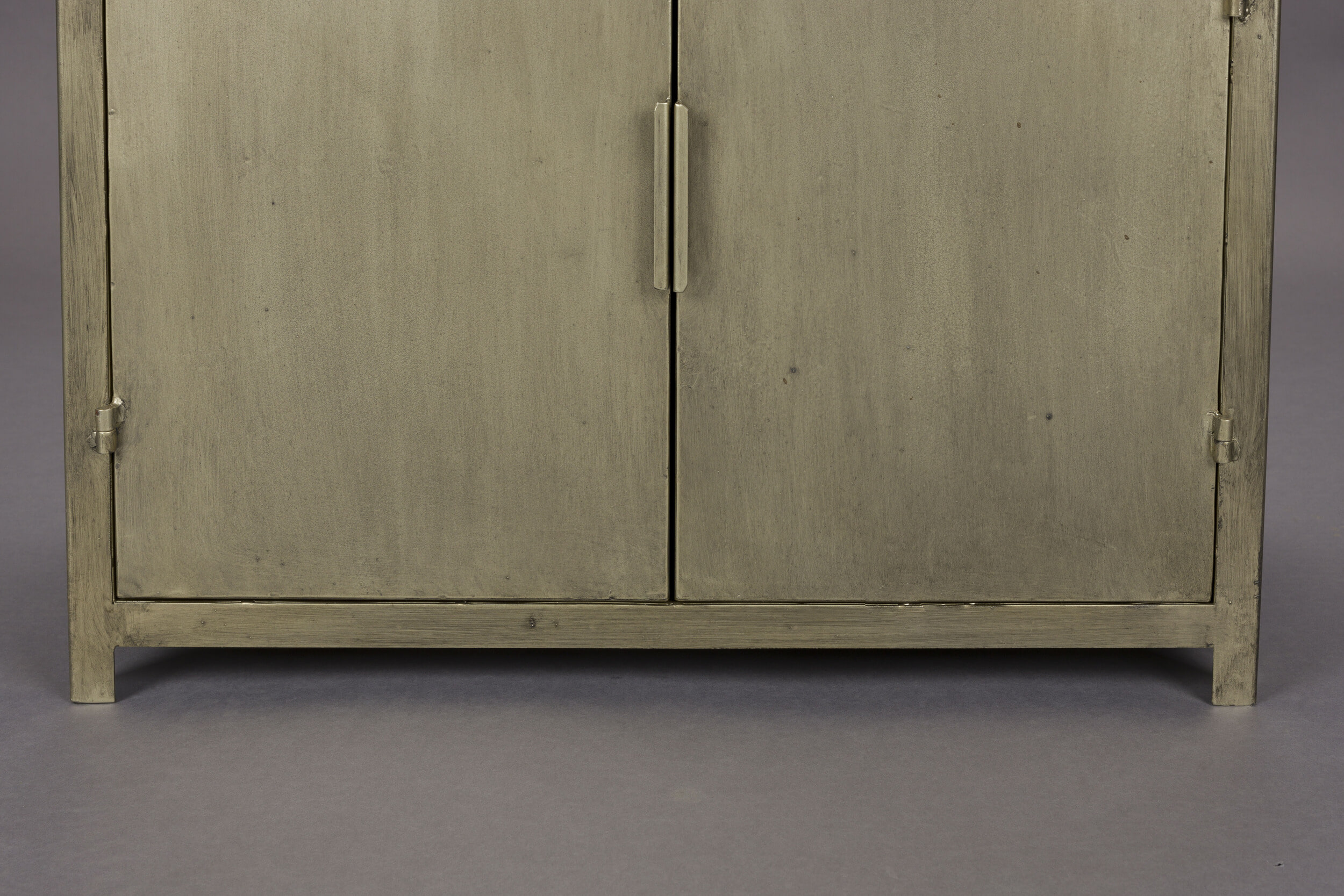 Dutchbone Vitrinekast 'Monviso' 151 x 64cm, kleur Goud