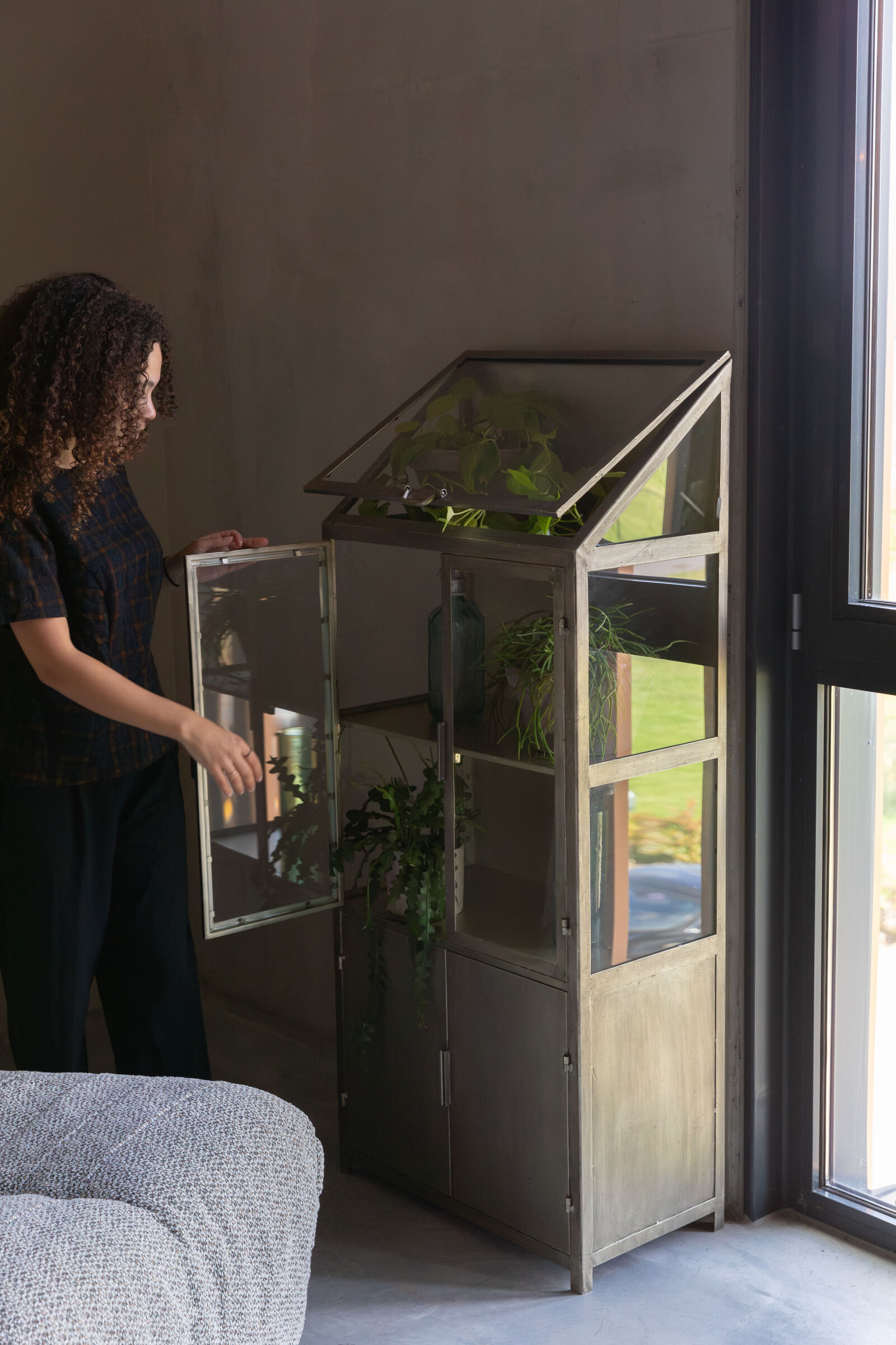 Dutchbone Vitrinekast 'Monviso' 151 x 64cm, kleur Goud