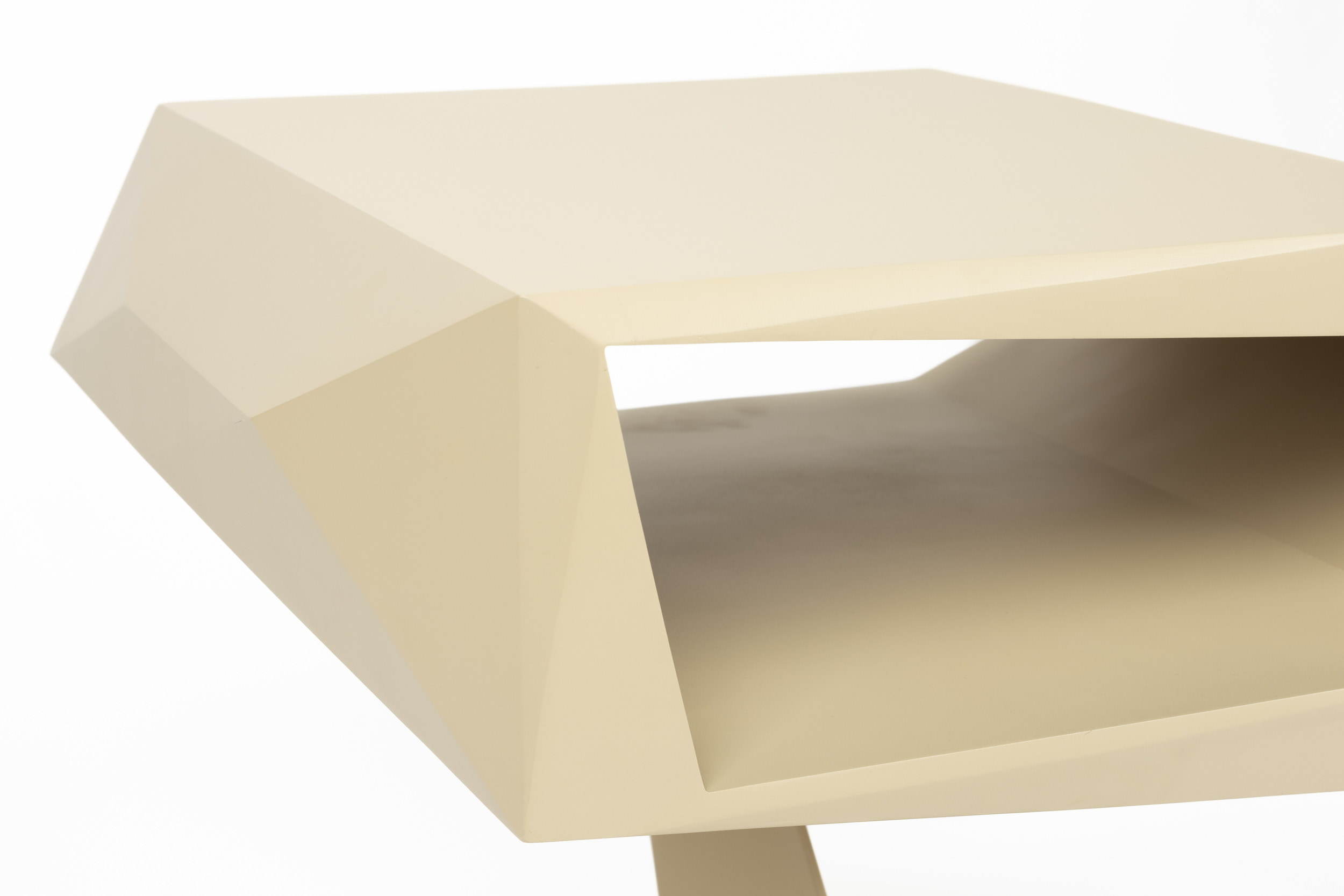 Zuiver Bijzettafel 'North' Resin en staal, 60 x 40cm, kleur Beige