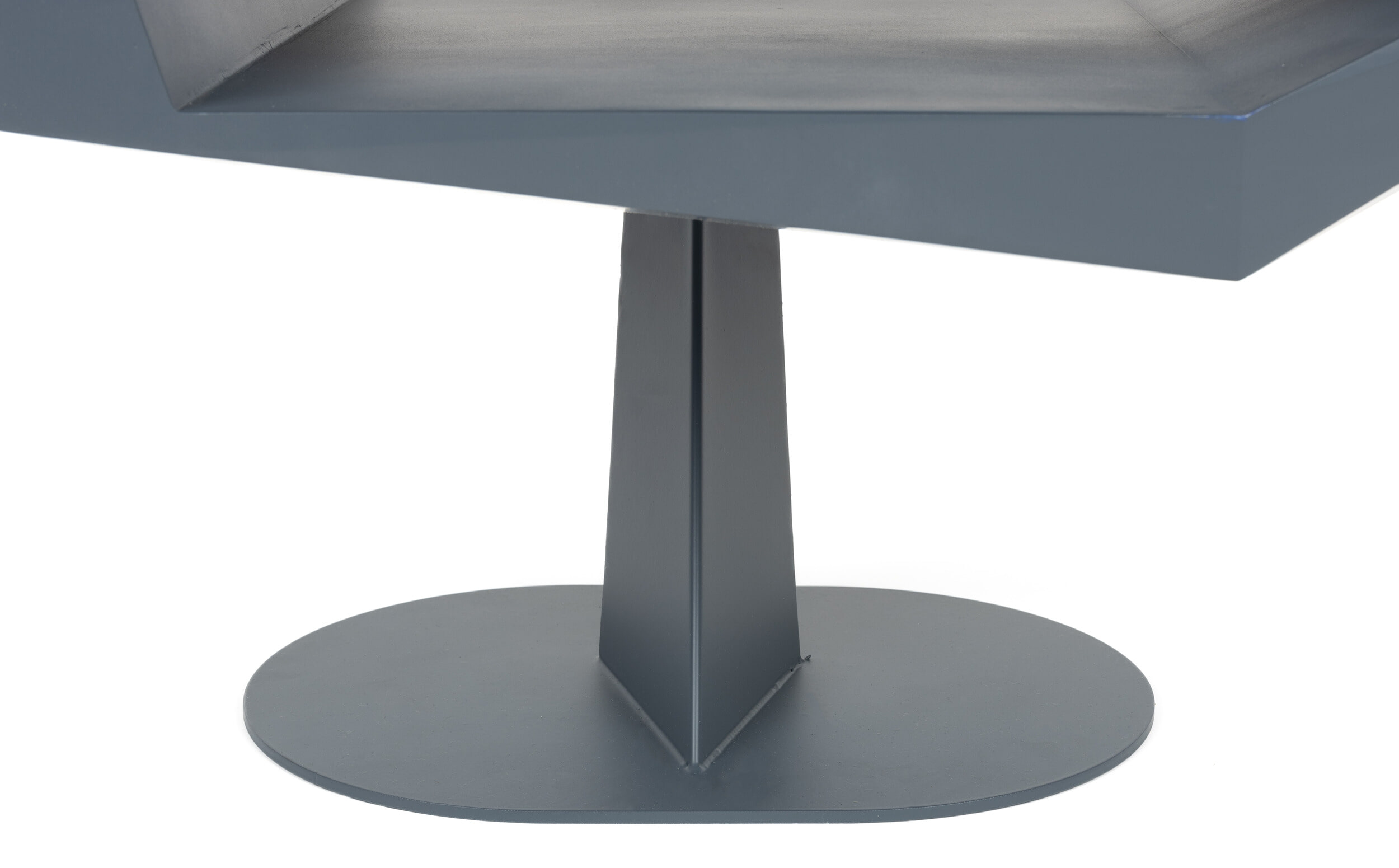 Zuiver Bijzettafel 'North' Resin en staal, 60 x 40cm, kleur Space Black