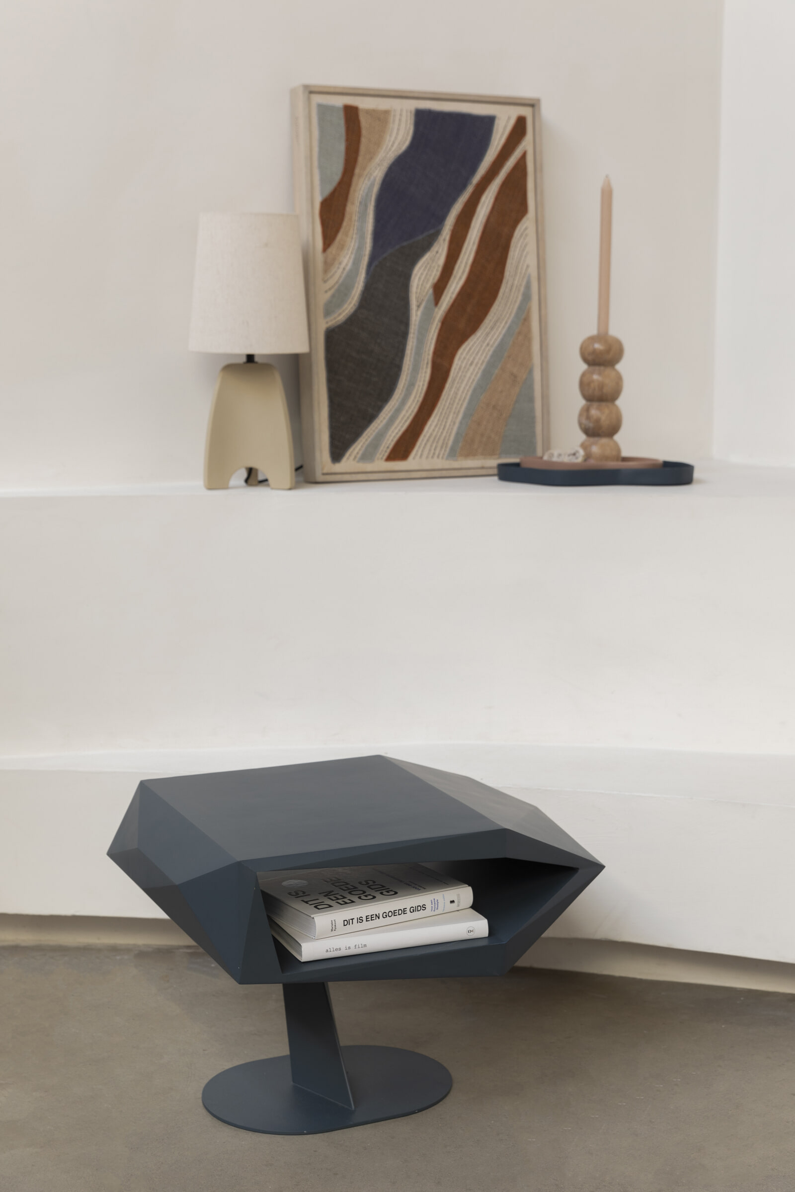 Zuiver Bijzettafel 'North' Resin en staal, 60 x 40cm, kleur Space Black