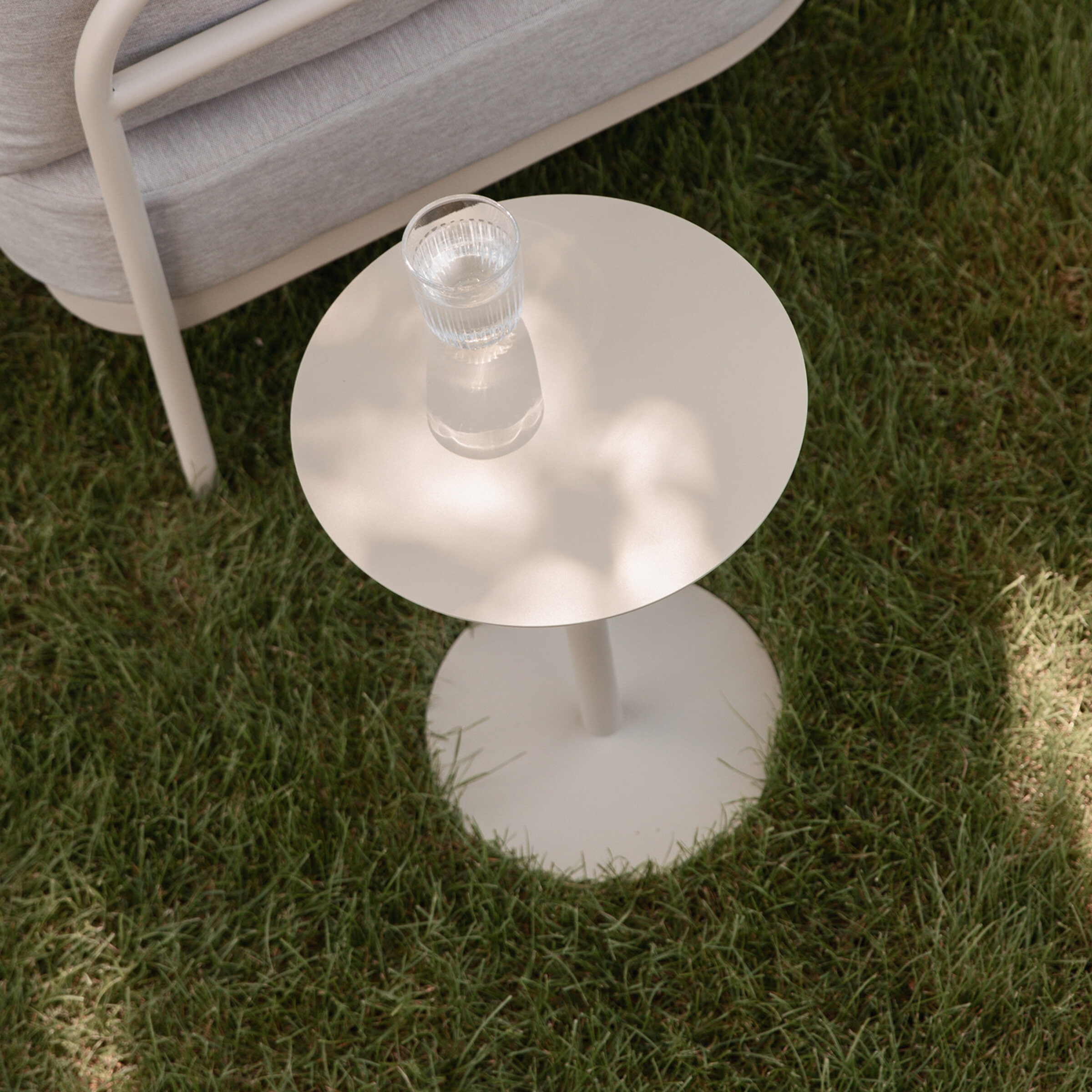 Zuiver Outdoor Bijzettafel 'Snow' 35cm, kleur Brown Rice