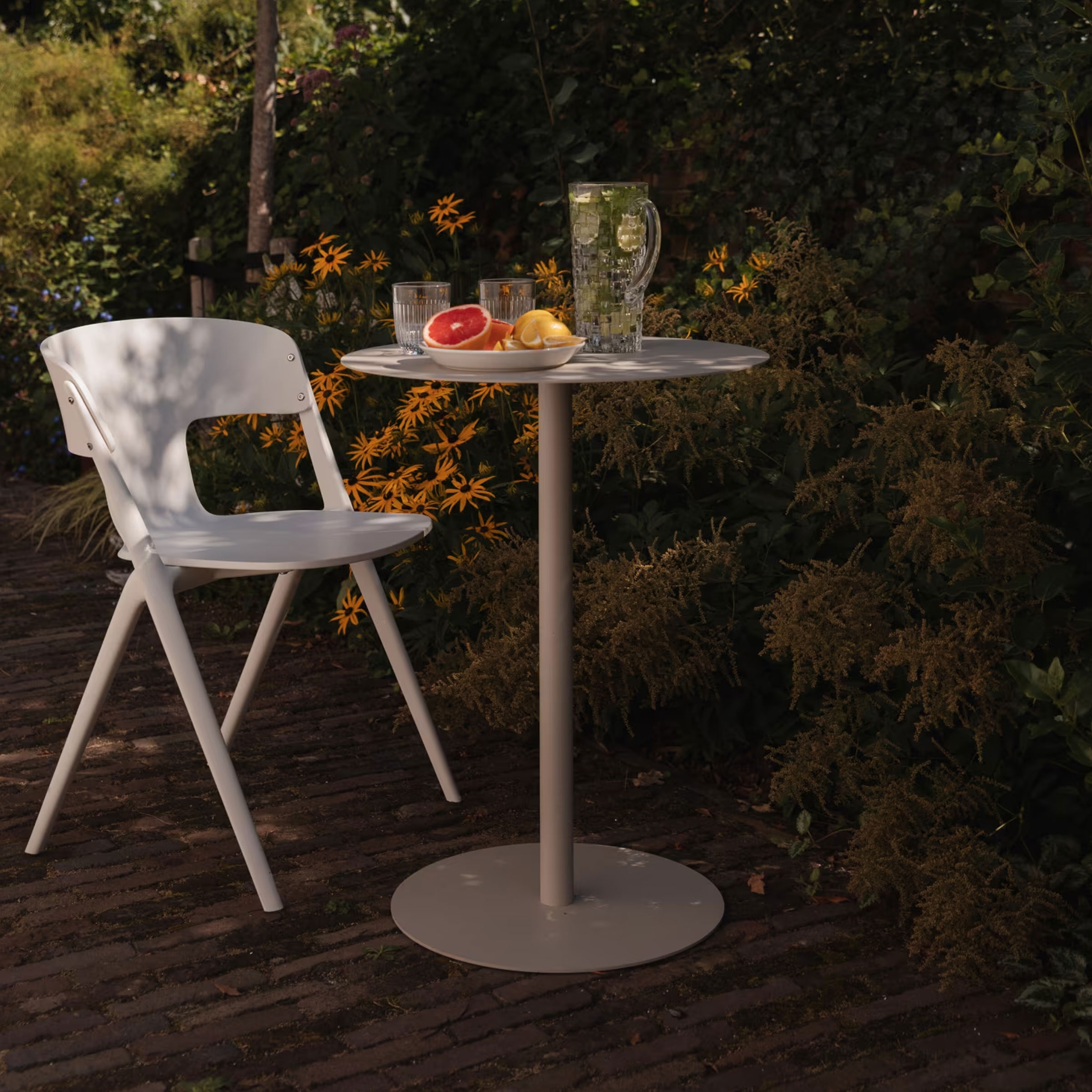 Zuiver Outdoor Bistrotafel 'Snow' 57cm