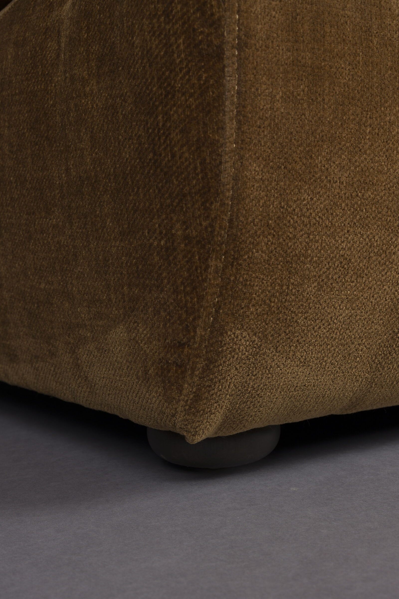 Dutchbone Fauteuil 'Radley' Velvet, kleur Cognac