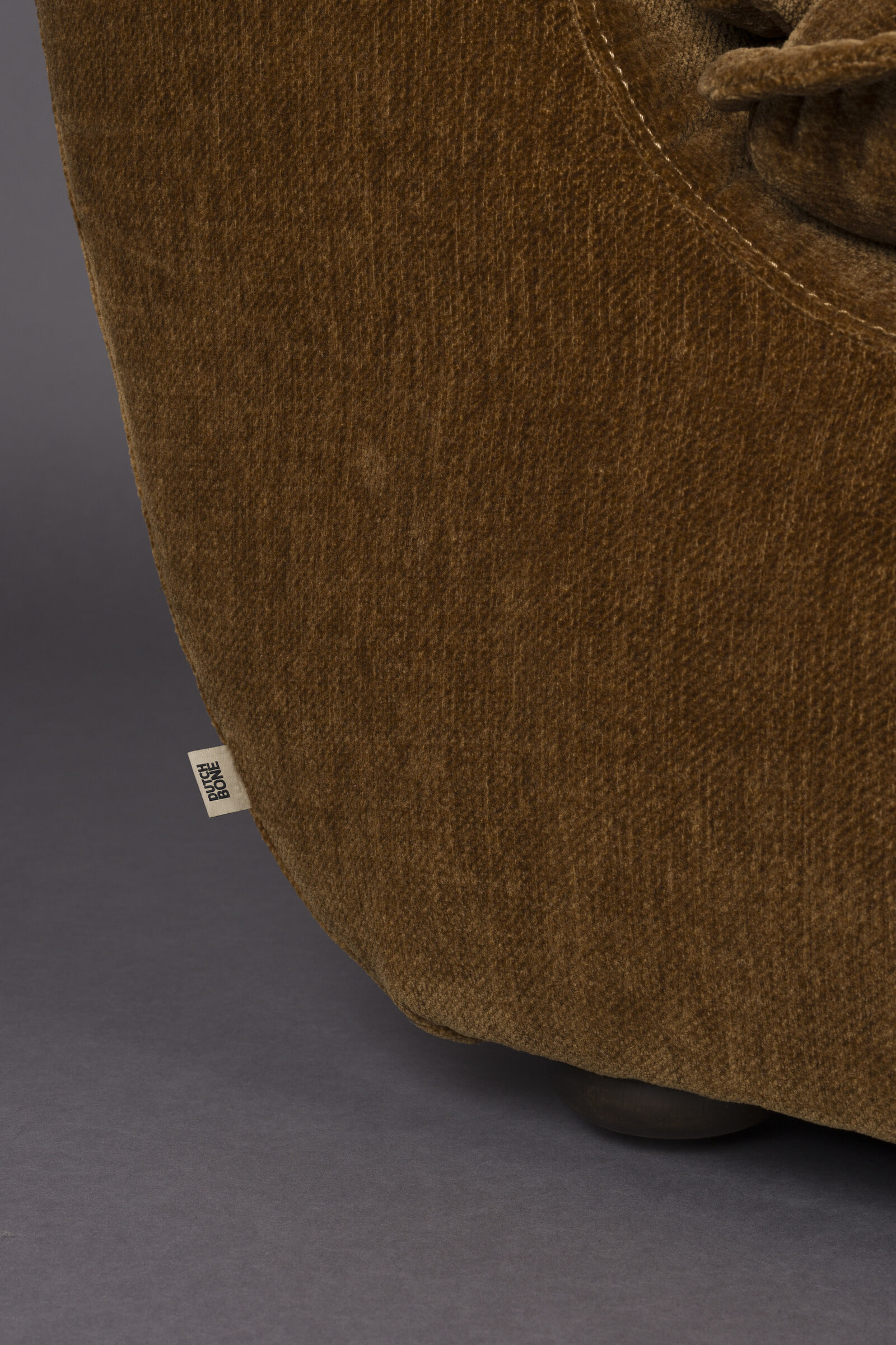 Dutchbone Fauteuil 'Radley' Velvet, kleur Cognac