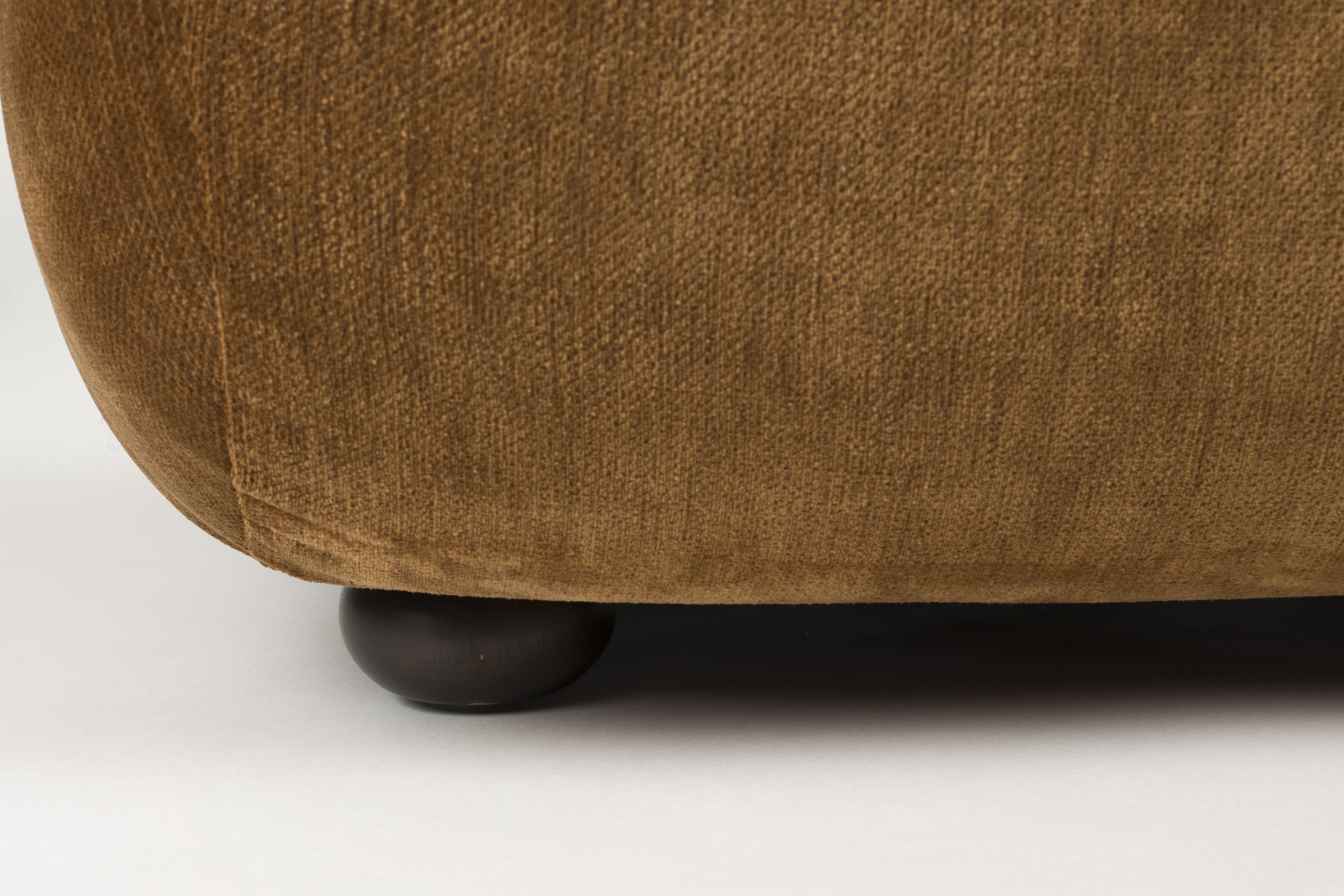 Dutchbone Fauteuil 'Wyatt' Velvet, kleur Cognac