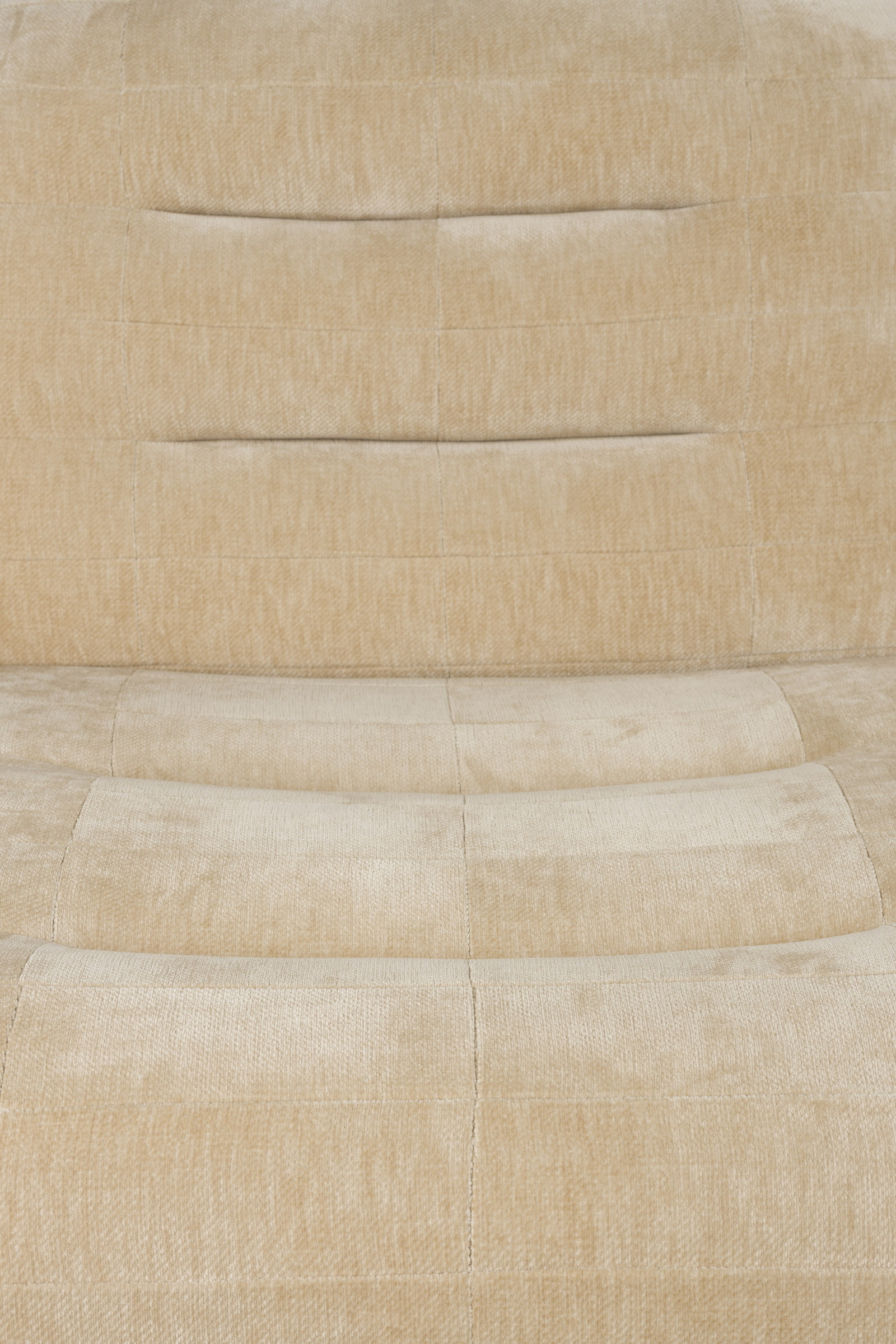 Dutchbone Fauteuil 'Wyatt' Velvet, kleur Beige