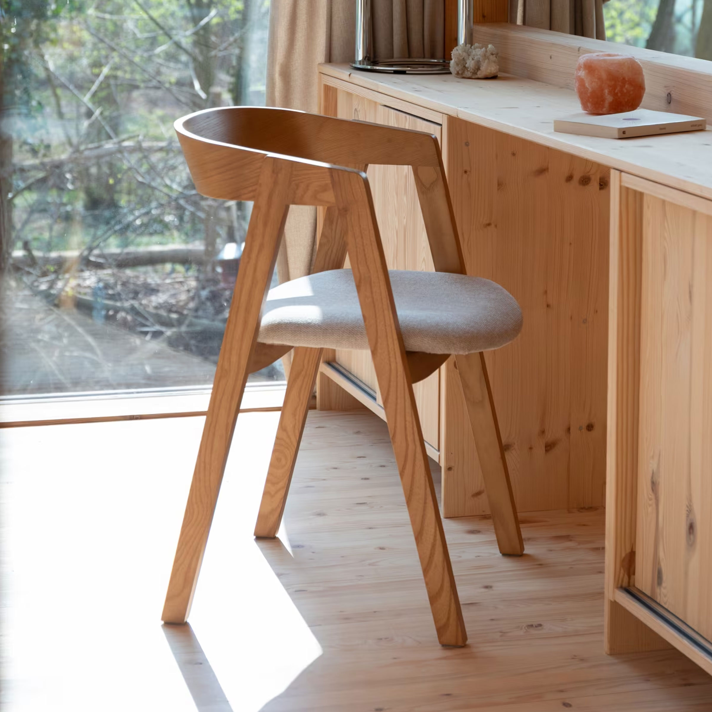 Zuiver Eetkamerstoel 'Mads' Essenhout en stof