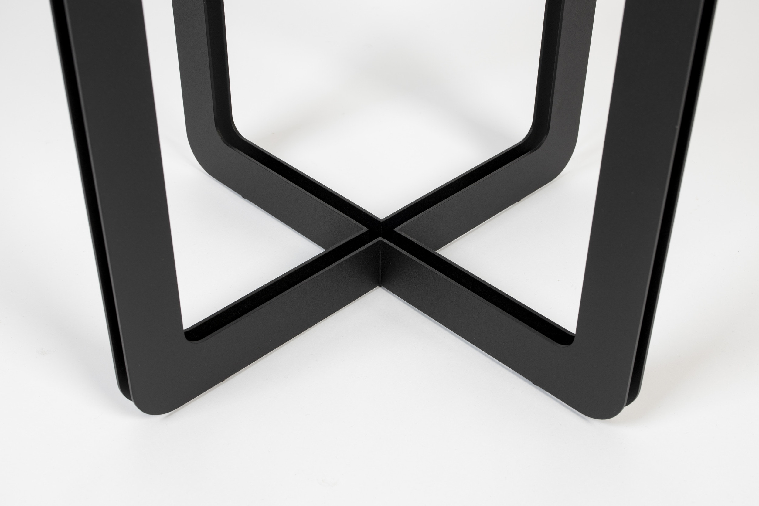 Zuiver Ronde Bijzettafel 'Centre' 43cm, kleur Zwart