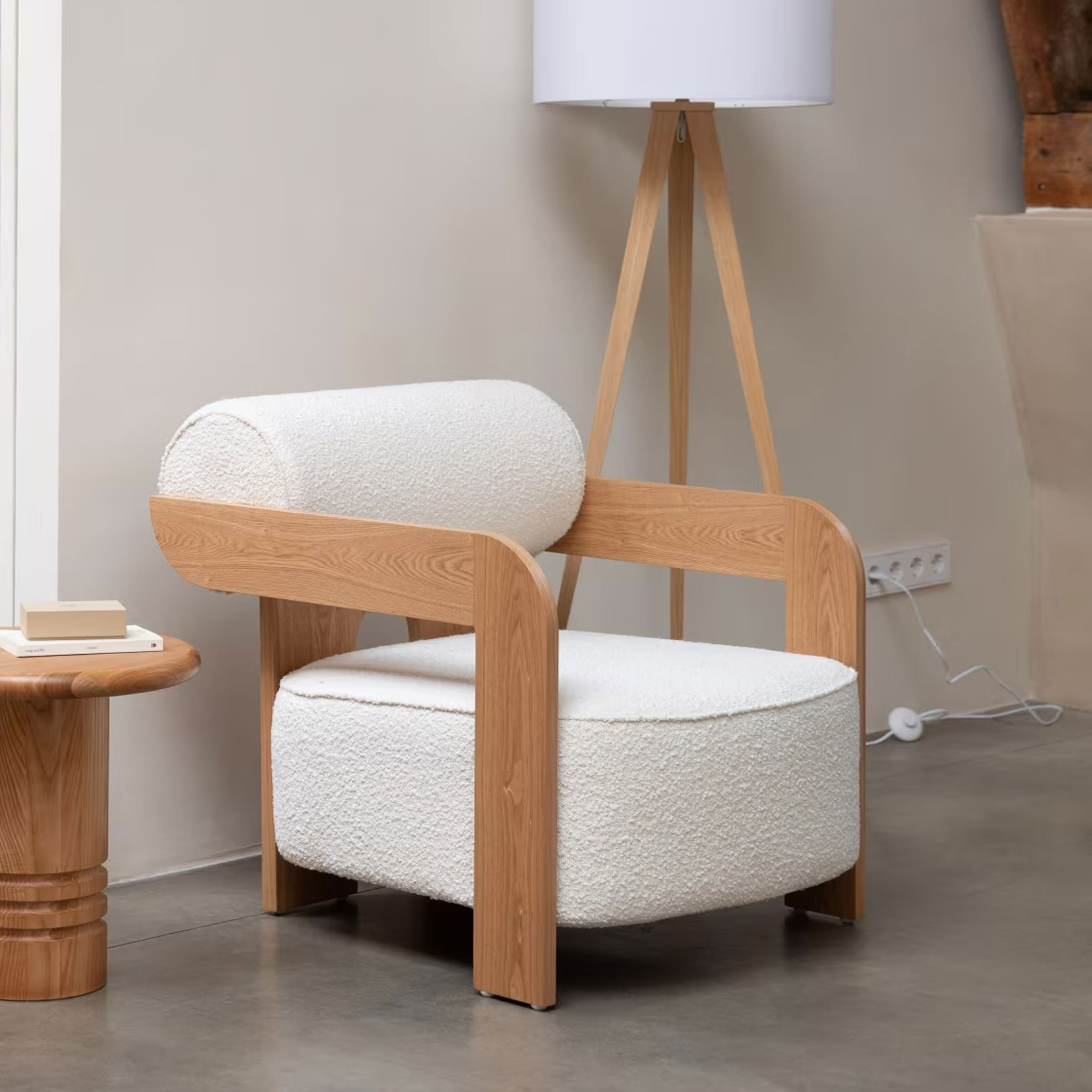 Zuiver Fauteuil 'Oolong' Bouclé en eikenhout, kleur Beige