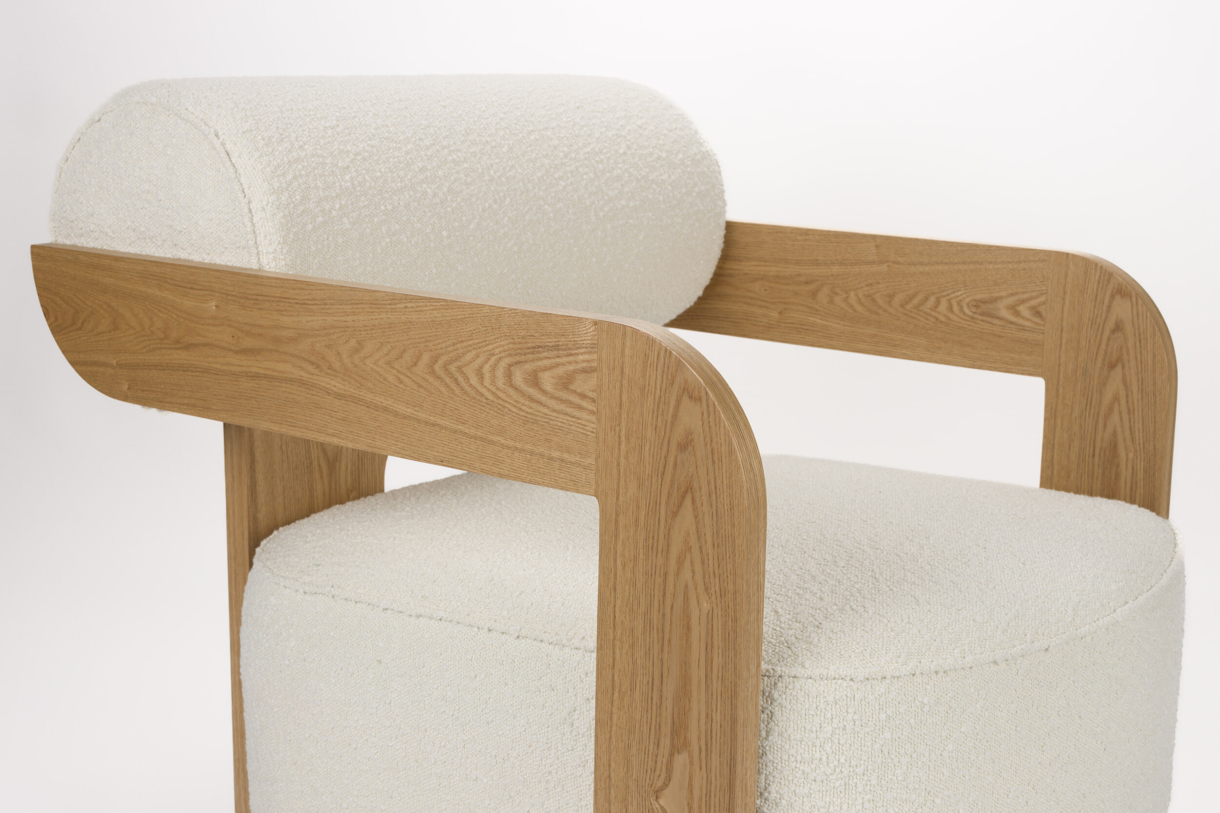 Zuiver Fauteuil 'Oolong' Bouclé en eikenhout, kleur Beige