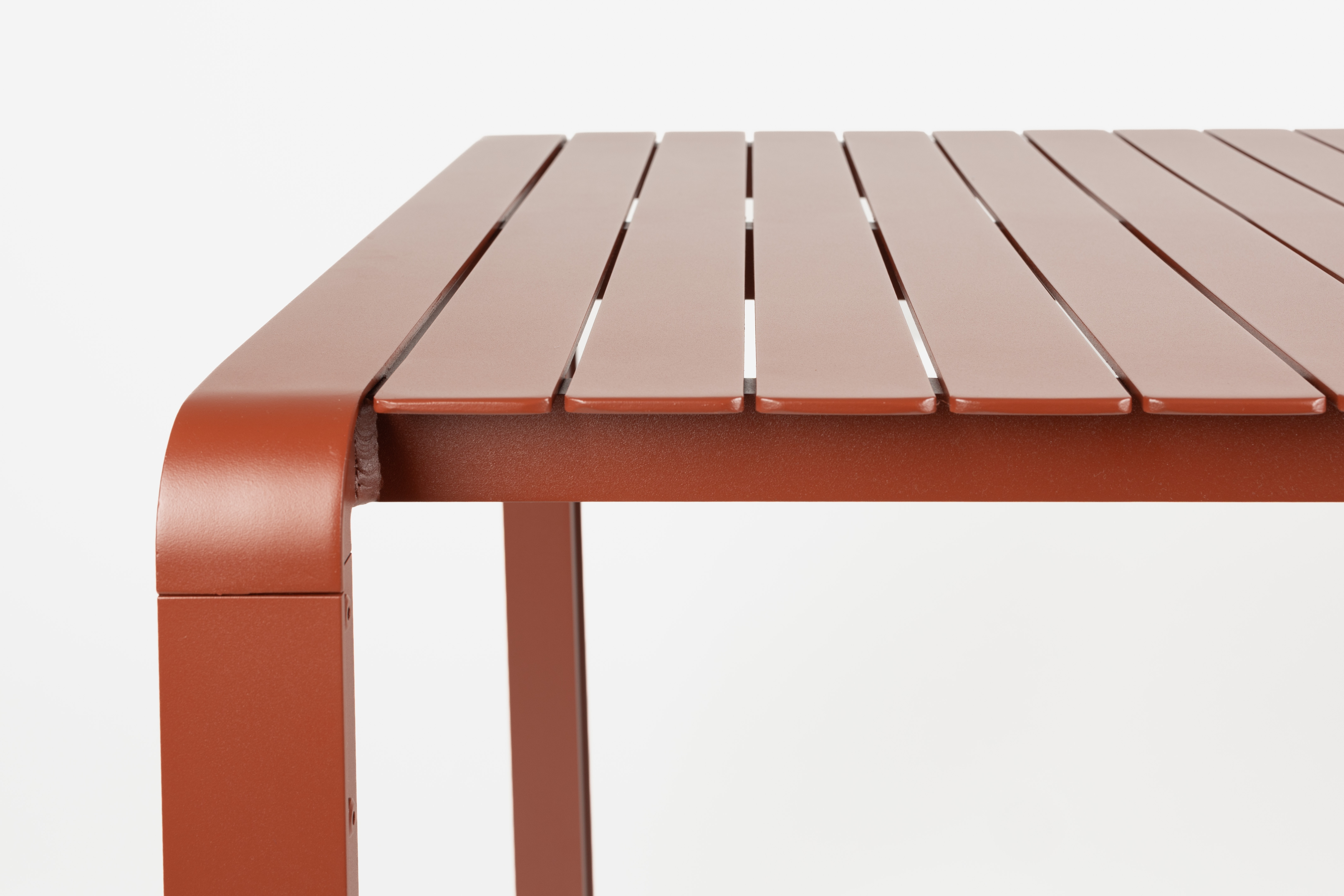 Zuiver Outdoor Eettafel 'Vondel' Aluminium, 214 x 97cm, kleur Rood