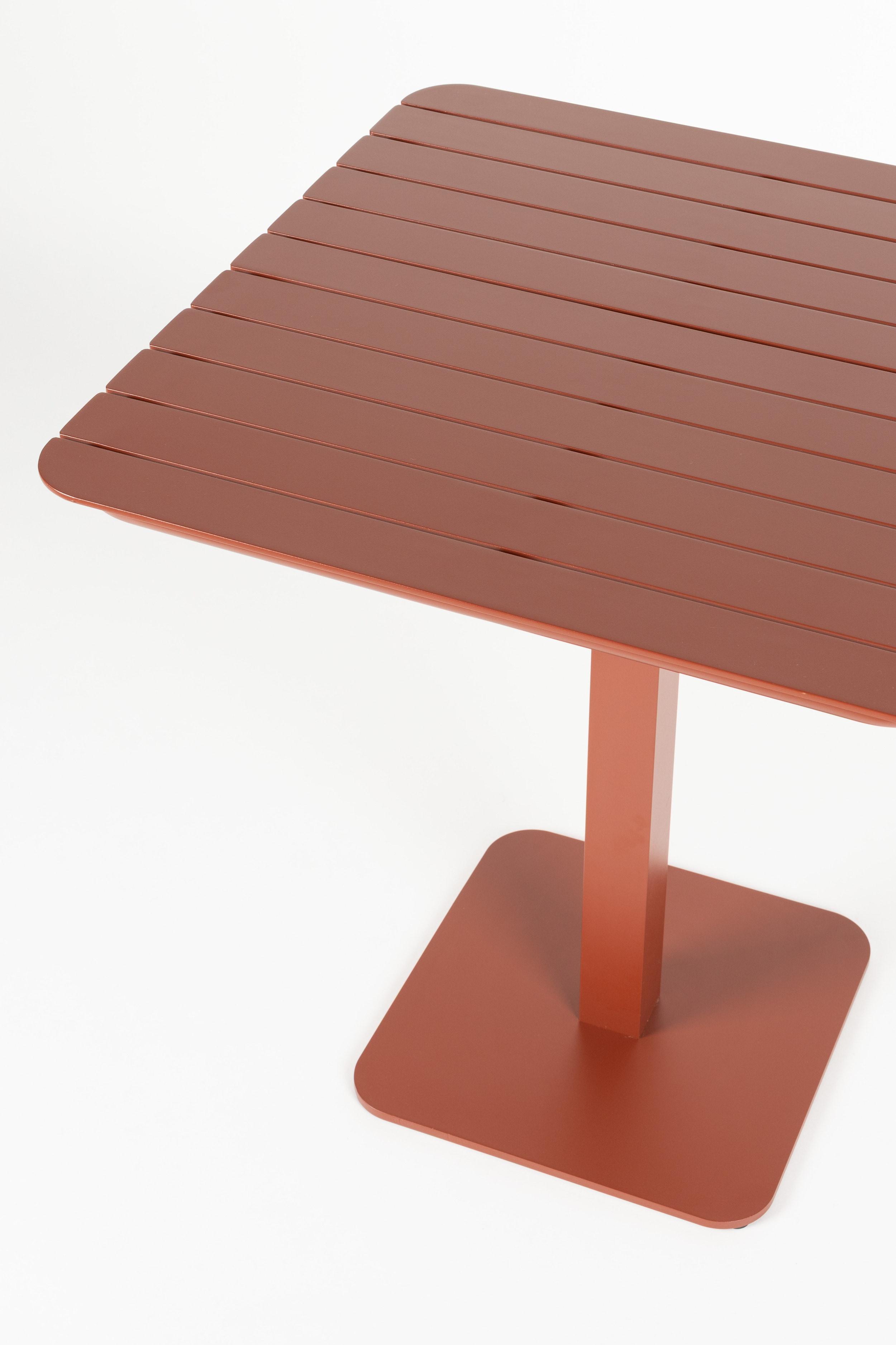 Zuiver Outdoor Bistrotafel 'Vondel' 71 x 71cm, kleur Rood