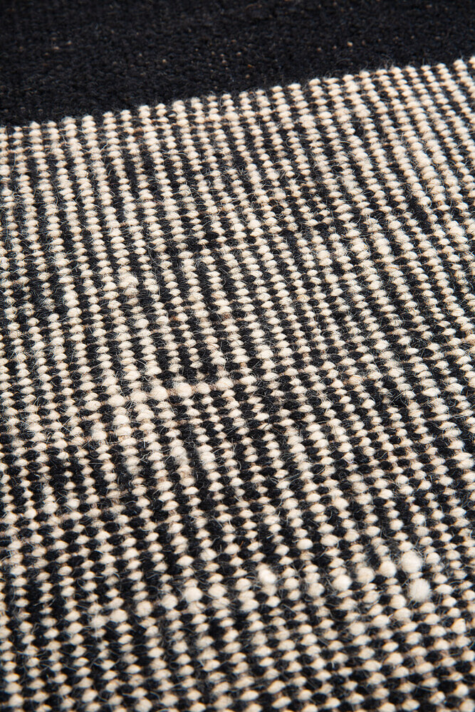 Ethnicraft Vloerkleed 'Dots' Wol, 250 x 350cm, kleur Zwart