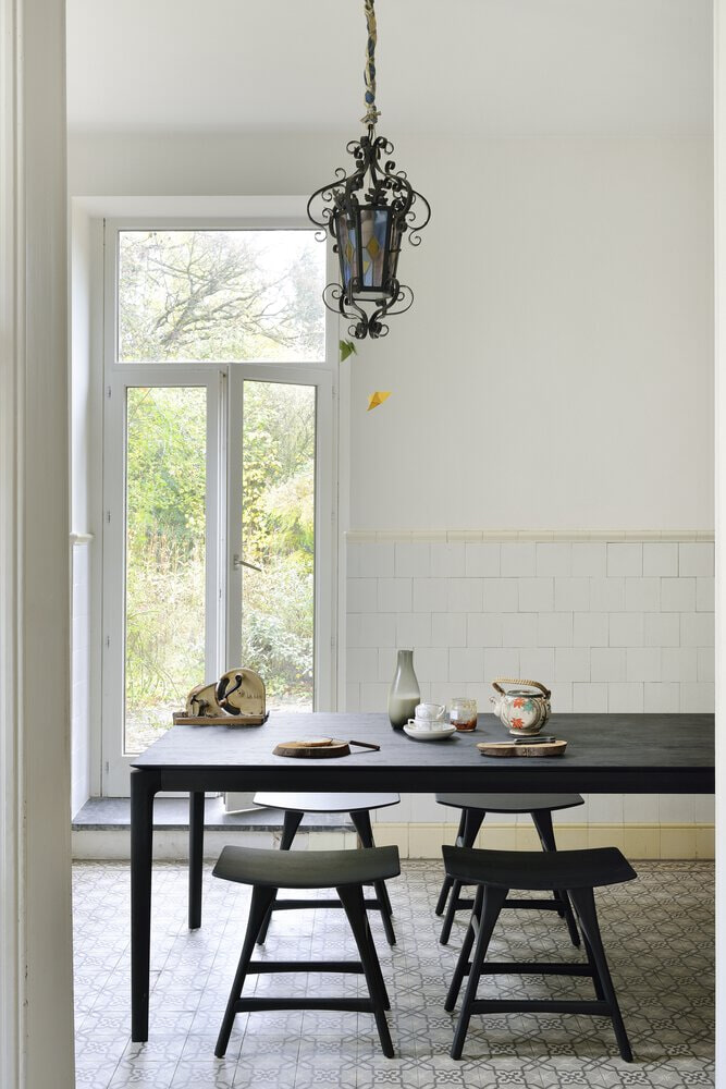 Ethnicraft Eettafel 'Bok' Gevernist Eikenhout, 240 x 100cm, kleur Zwart