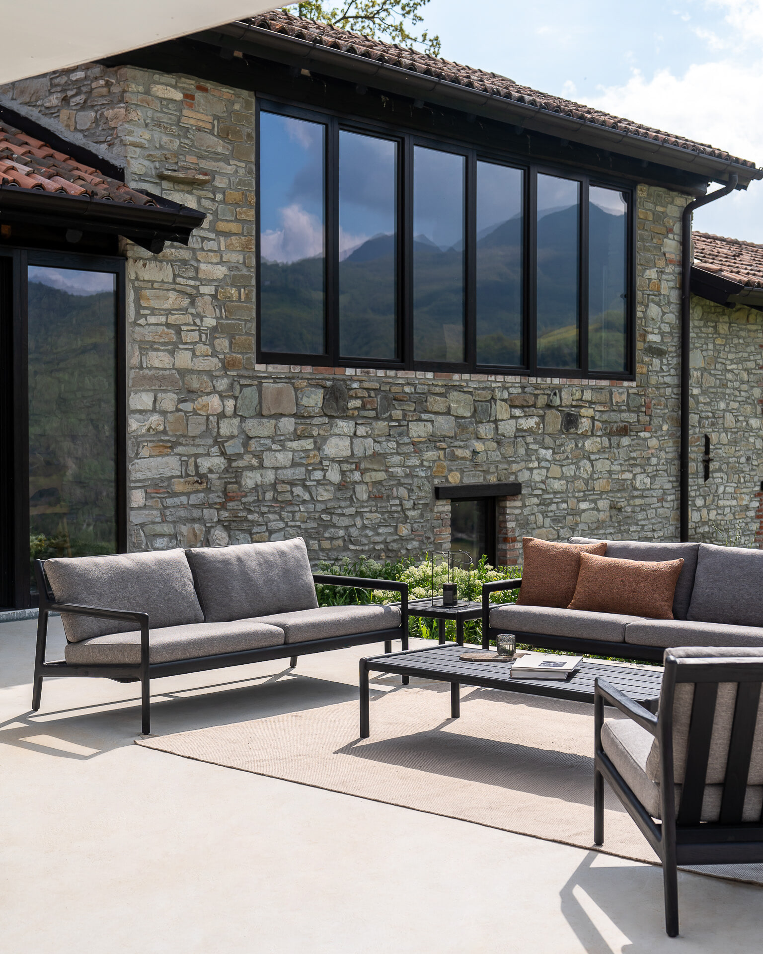 Ethnicraft Outdoor Vloerkleed 'Nomad' PET, 170 x 240cm, kleur Oat