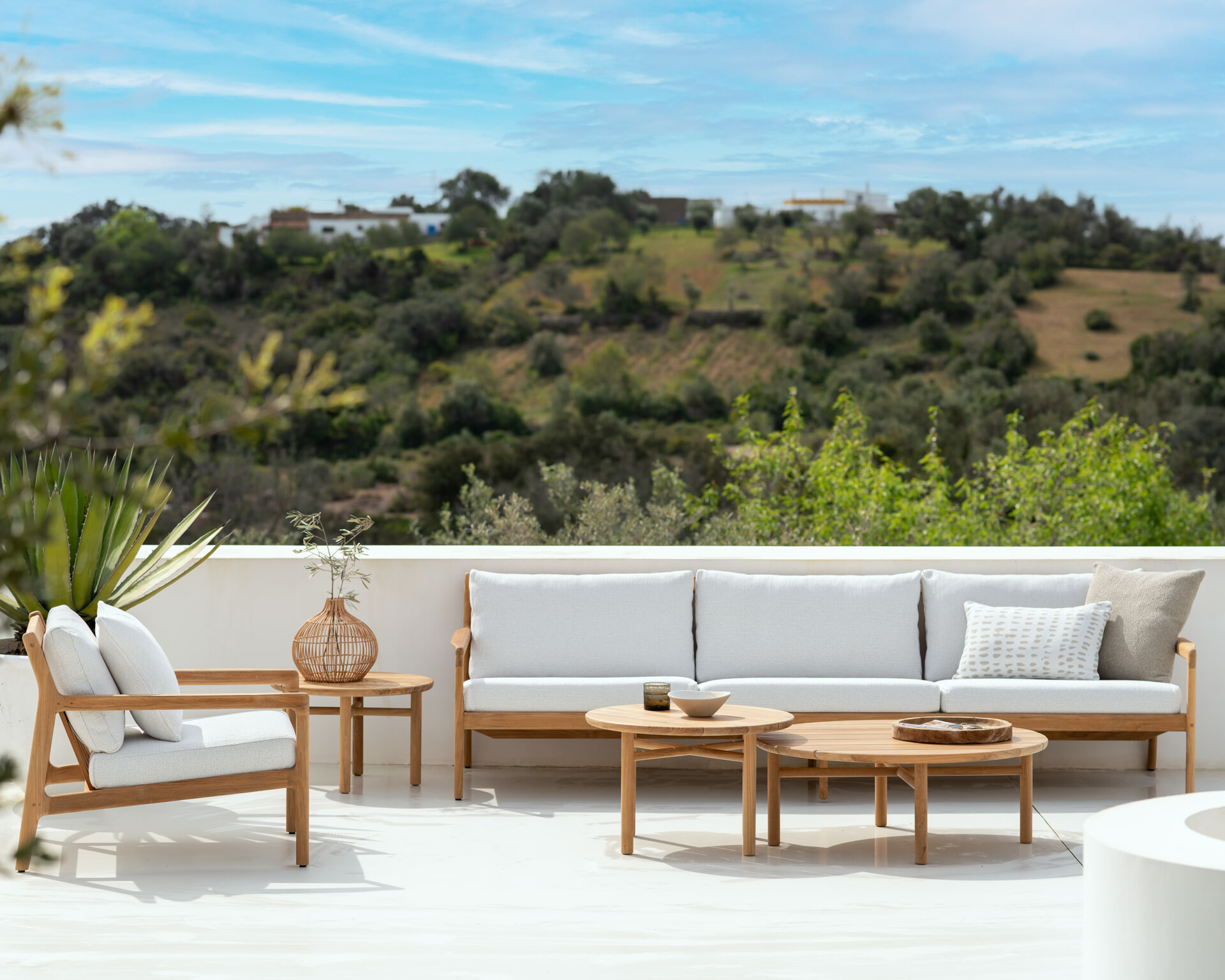 Ethnicraft Ronde Outdoor Bijzettafel 'Quatro' Teakhout, 59cm, kleur Naturel