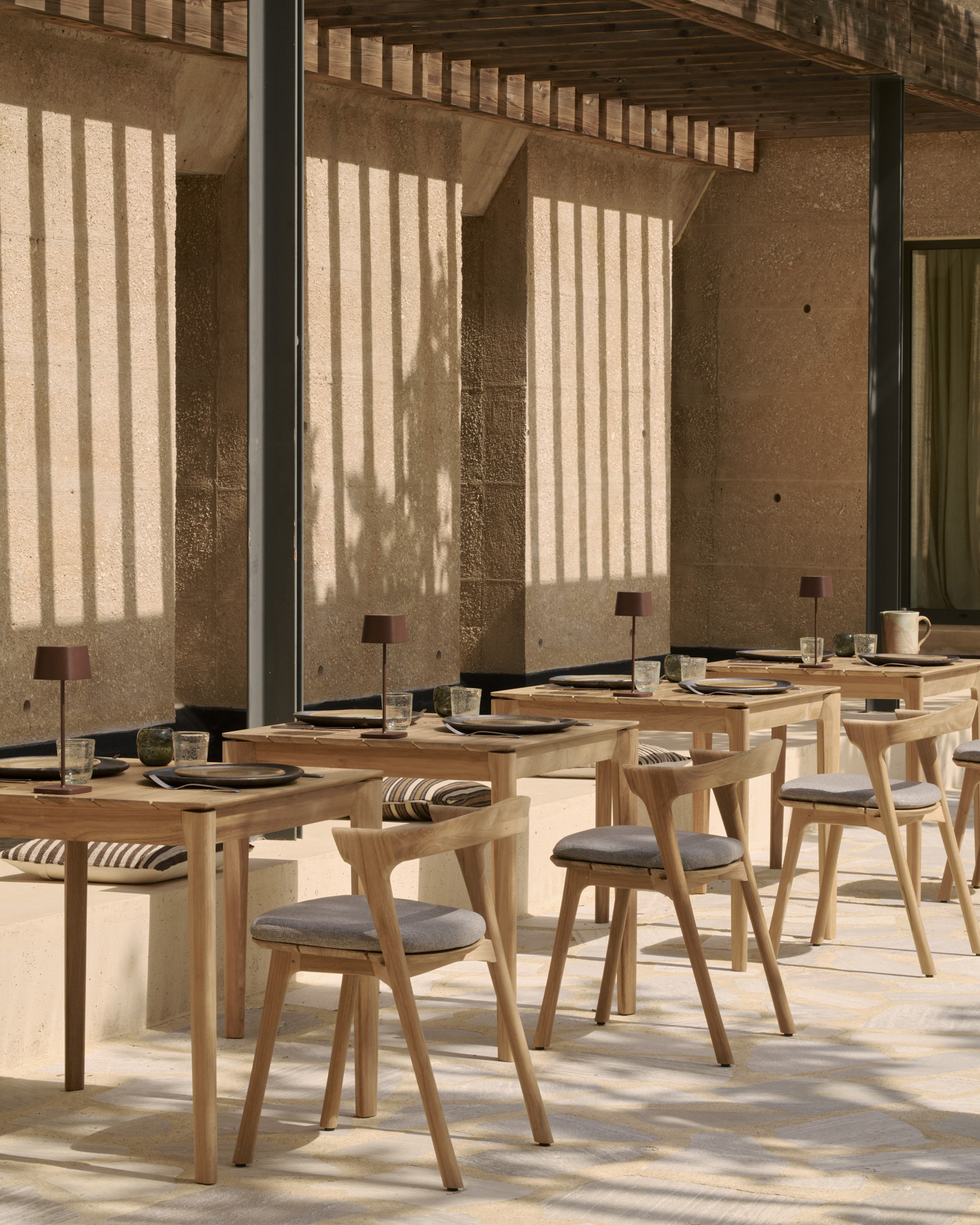 Ethnicraft Outdoor Bistrotafel 'Bok' Teakhout, 80 x 80cm, kleur Naturel