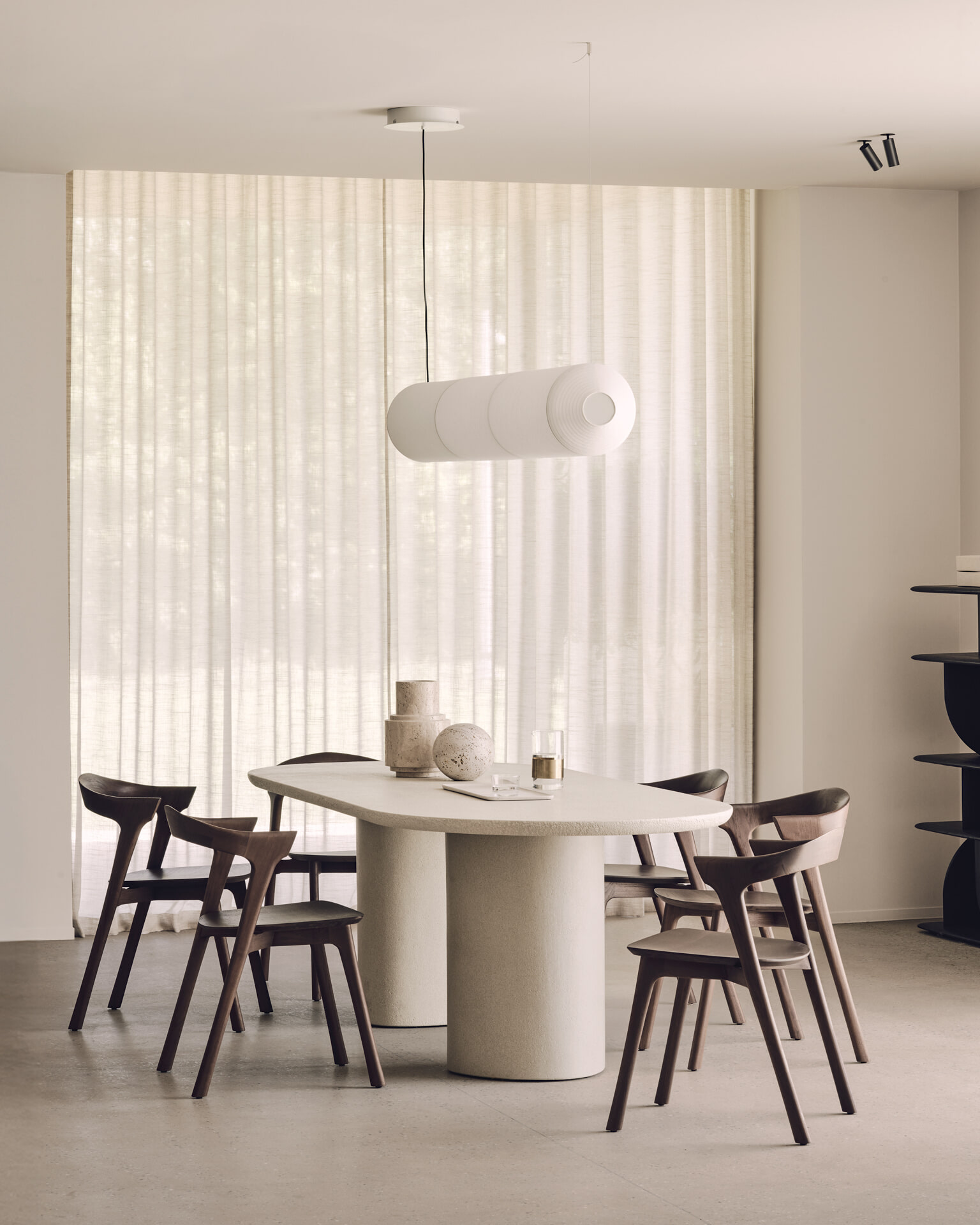 Ethnicraft Ovale Eettafel 'Elements' Microcement, 240 x 100cm, kleur Off White