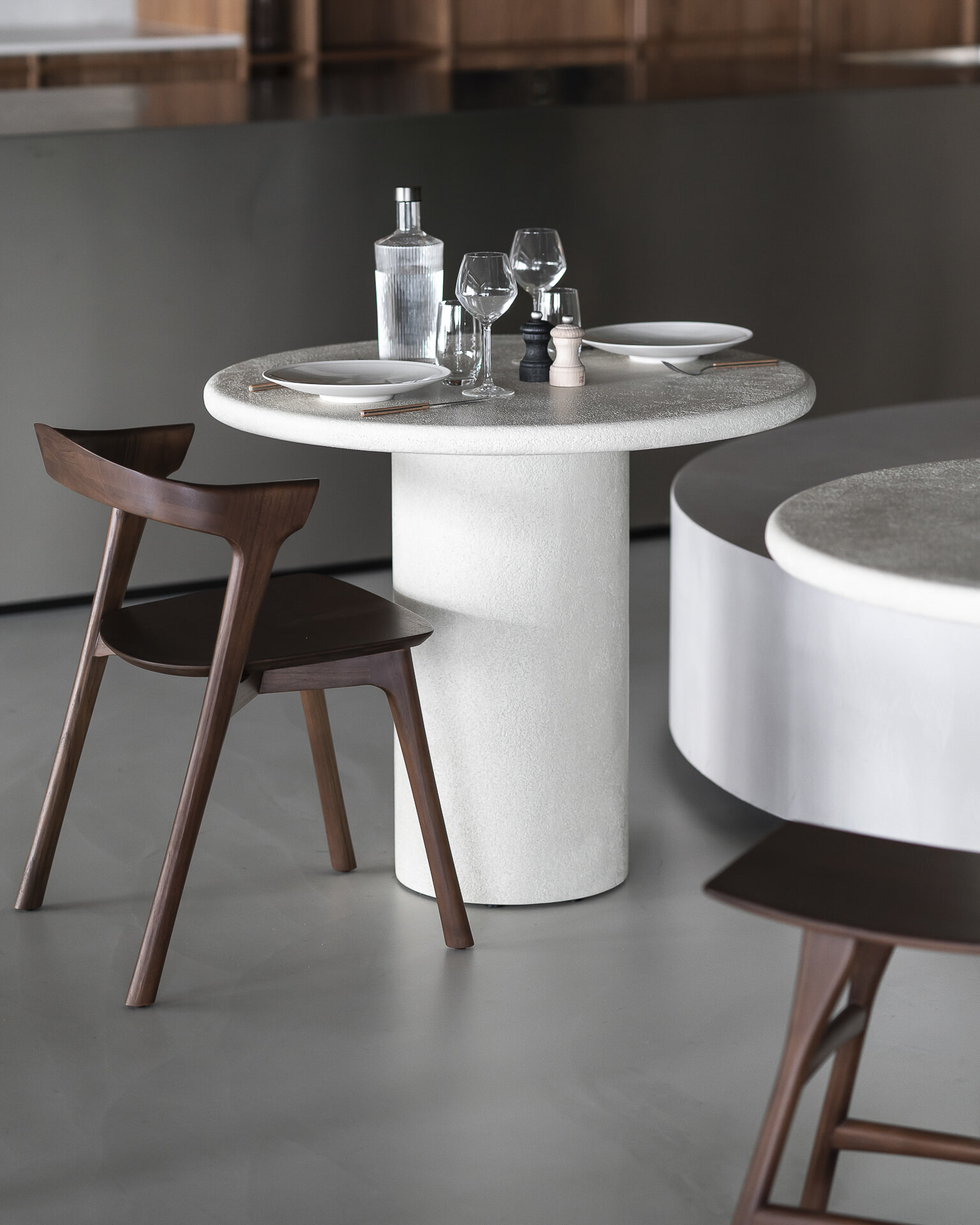 Ethnicraft Ronde Bistrotafel 'Elements' Microcement, 90cm, kleur Off White