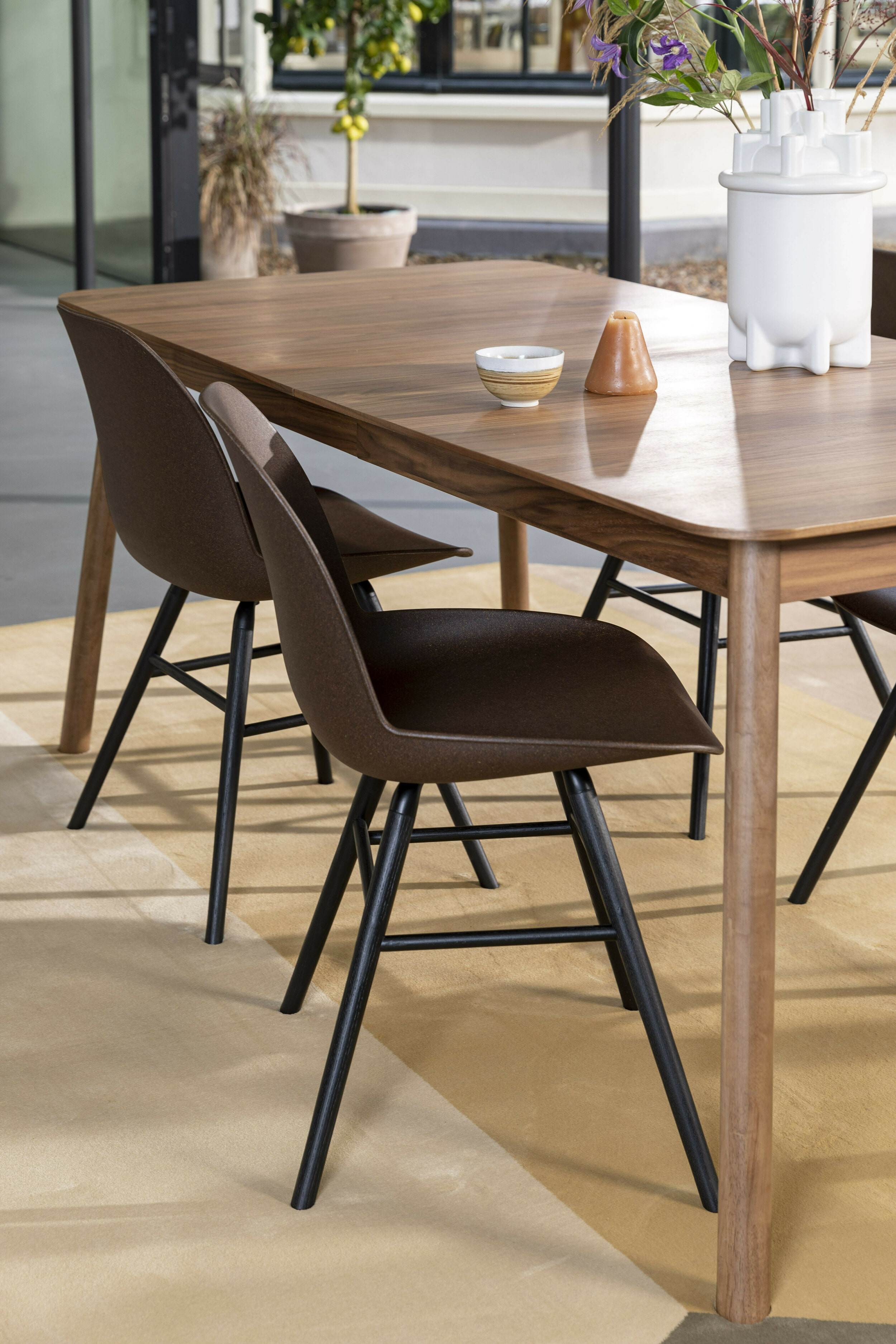 Zuiver Eetkamerstoel 'Albert Kuip' Gerecycled kunststof, kleur Coffee