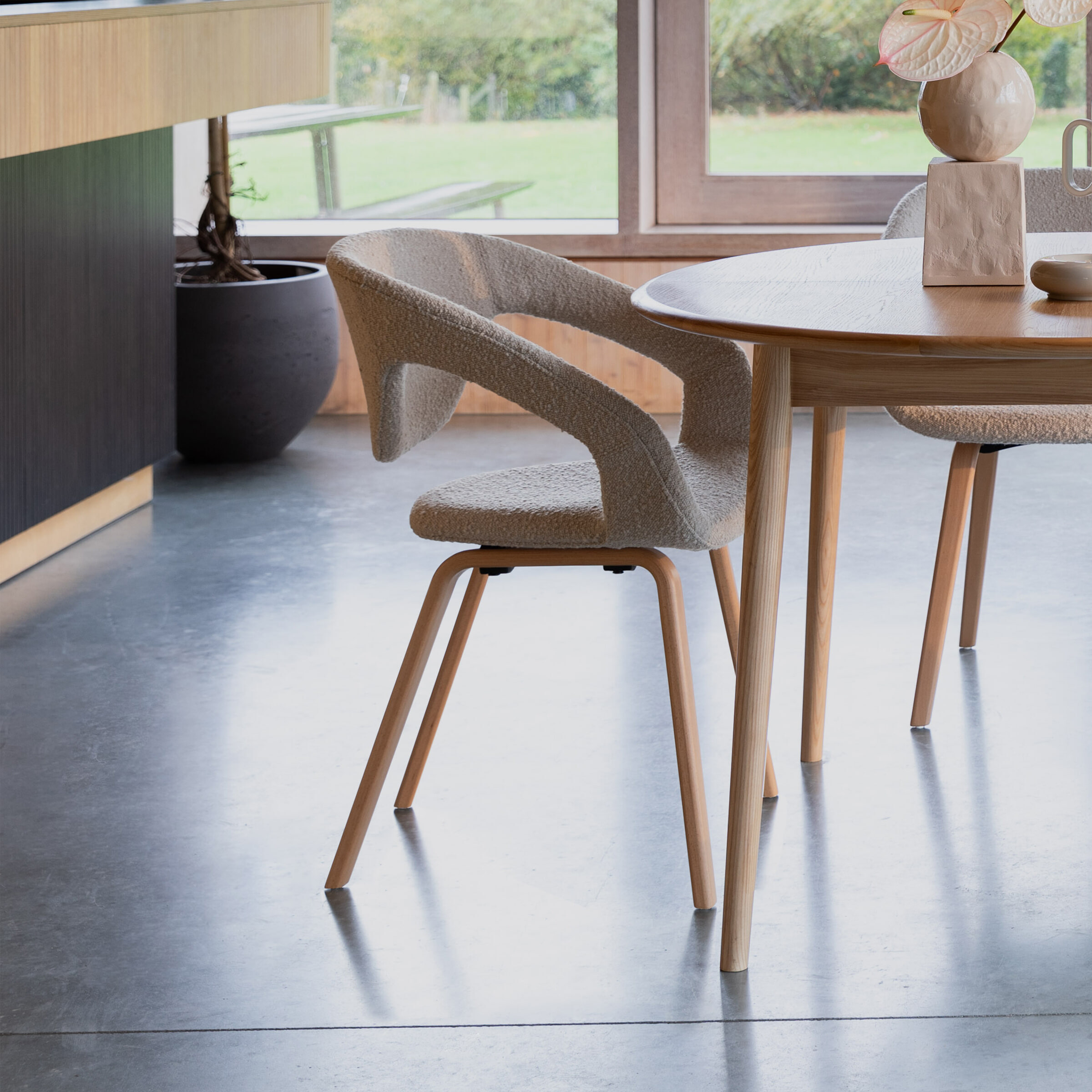 Zuiver Eetkamerstoel 'Flexback' Bouclé, kleur Beige