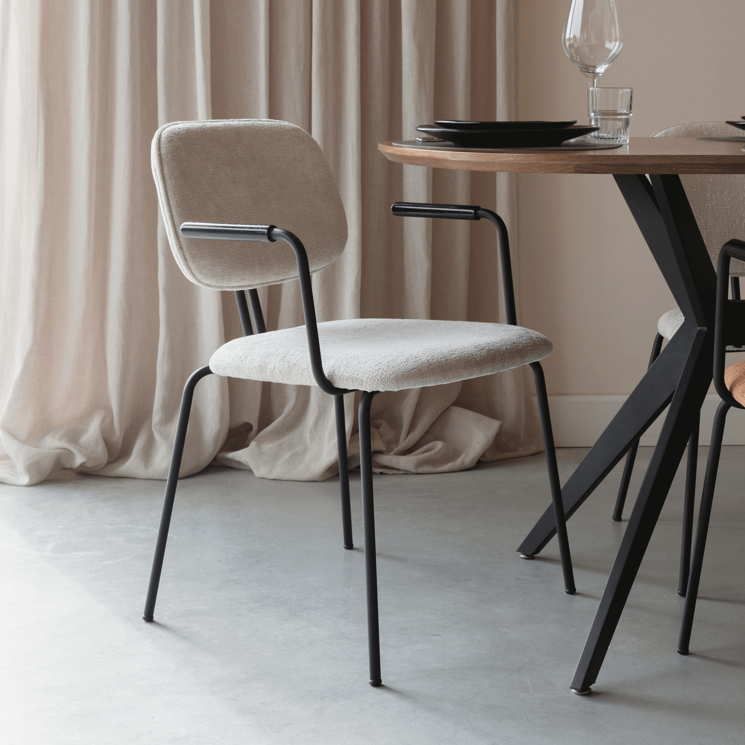 ZILT Eetkamerstoel Latisha Met armleuning, Chenille - Off White