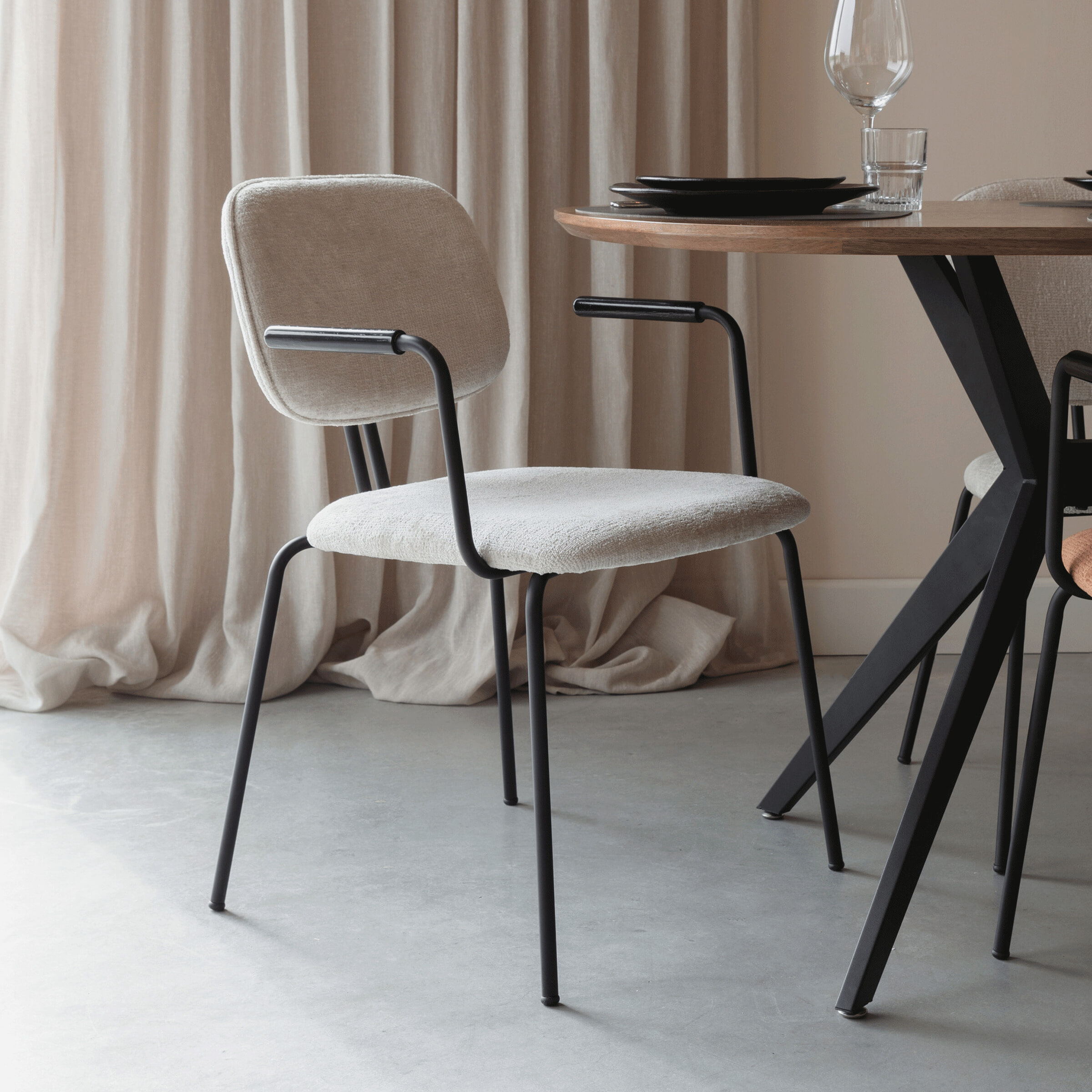 ZILT Eetkamerstoel Latisha Met armleuning, Chenille - Off White