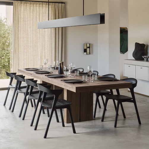 Fred donkerbruine houten eettafel met zwarte poten - 240 cm Fred donkerbruine houten eettafel met zwarte poten - 240 cm