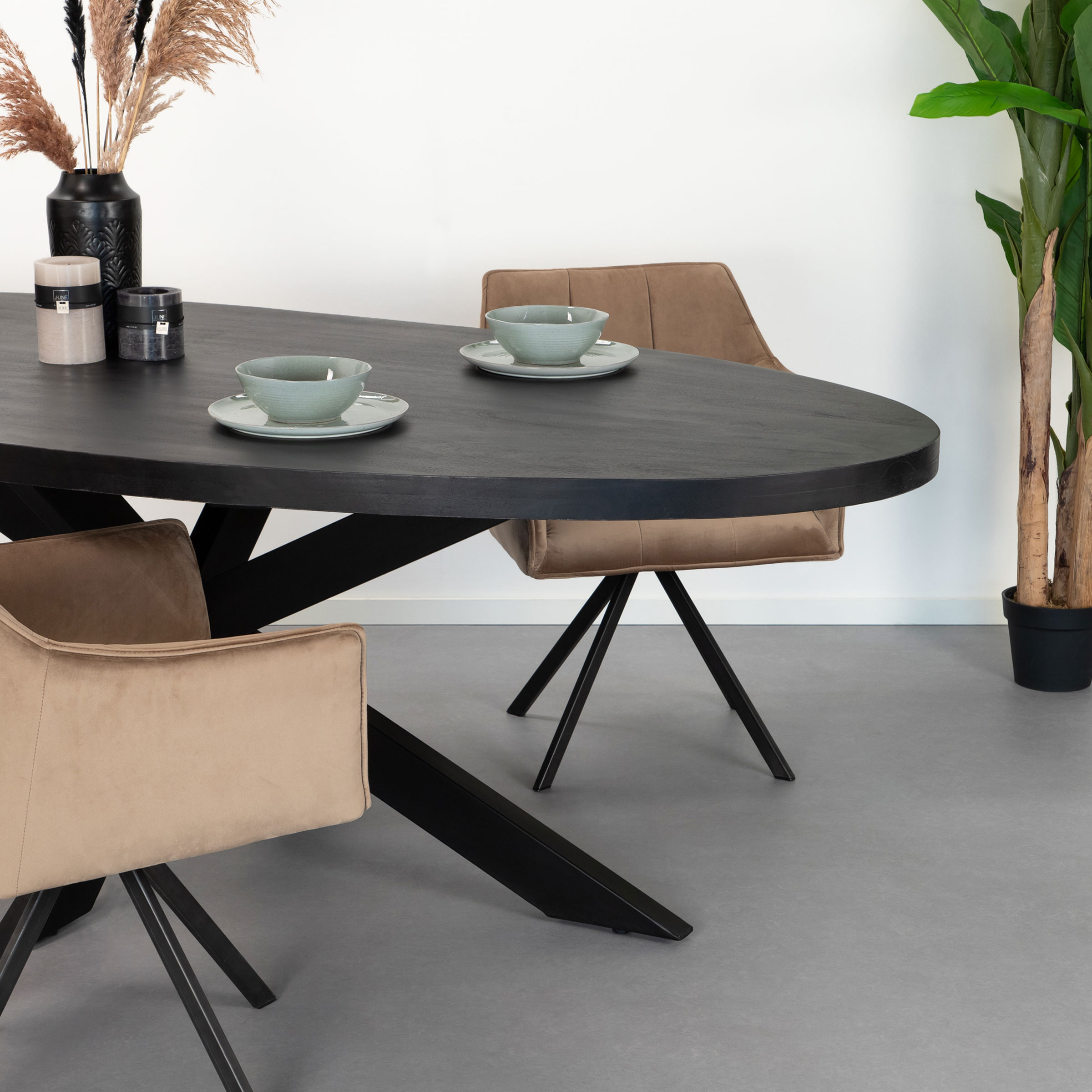 LivingFurn Ovale Eettafel 'Kala Spider' Mangohout en staal, 180 x 90cm, kleur zwart