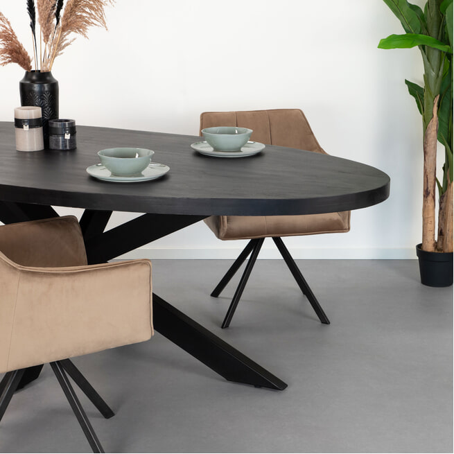LivingFurn Ovale Eettafel 'Kala Spider' Mangohout en staal, kleur zwart