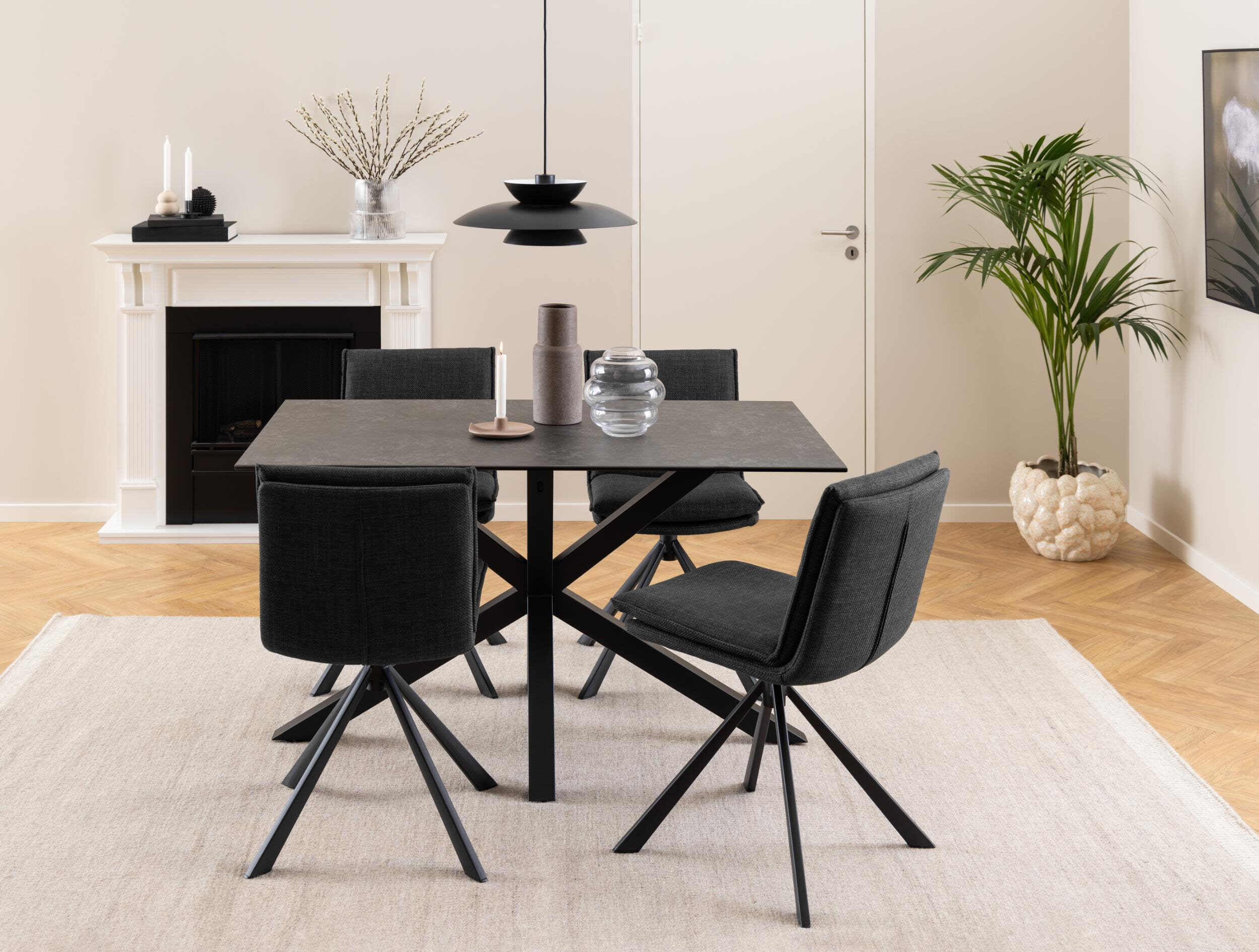 Bendt Eettafel 'Line' Keramiek, 135 x 80cm, kleur Zwart