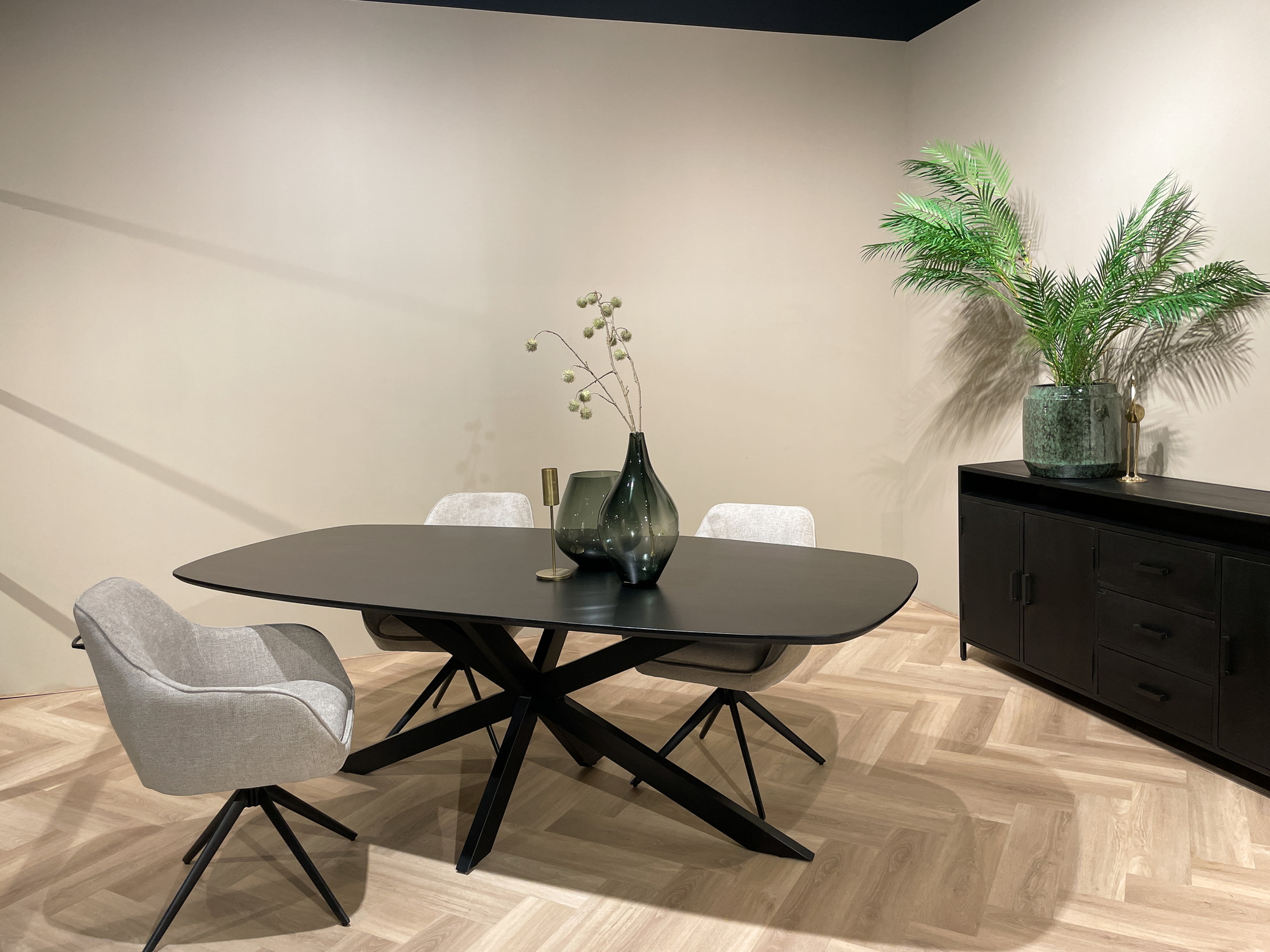 LivingFurn Deens Ovale Eettafel 'Jesper' Mangohout, 230 x 105cm, kleur Zwart