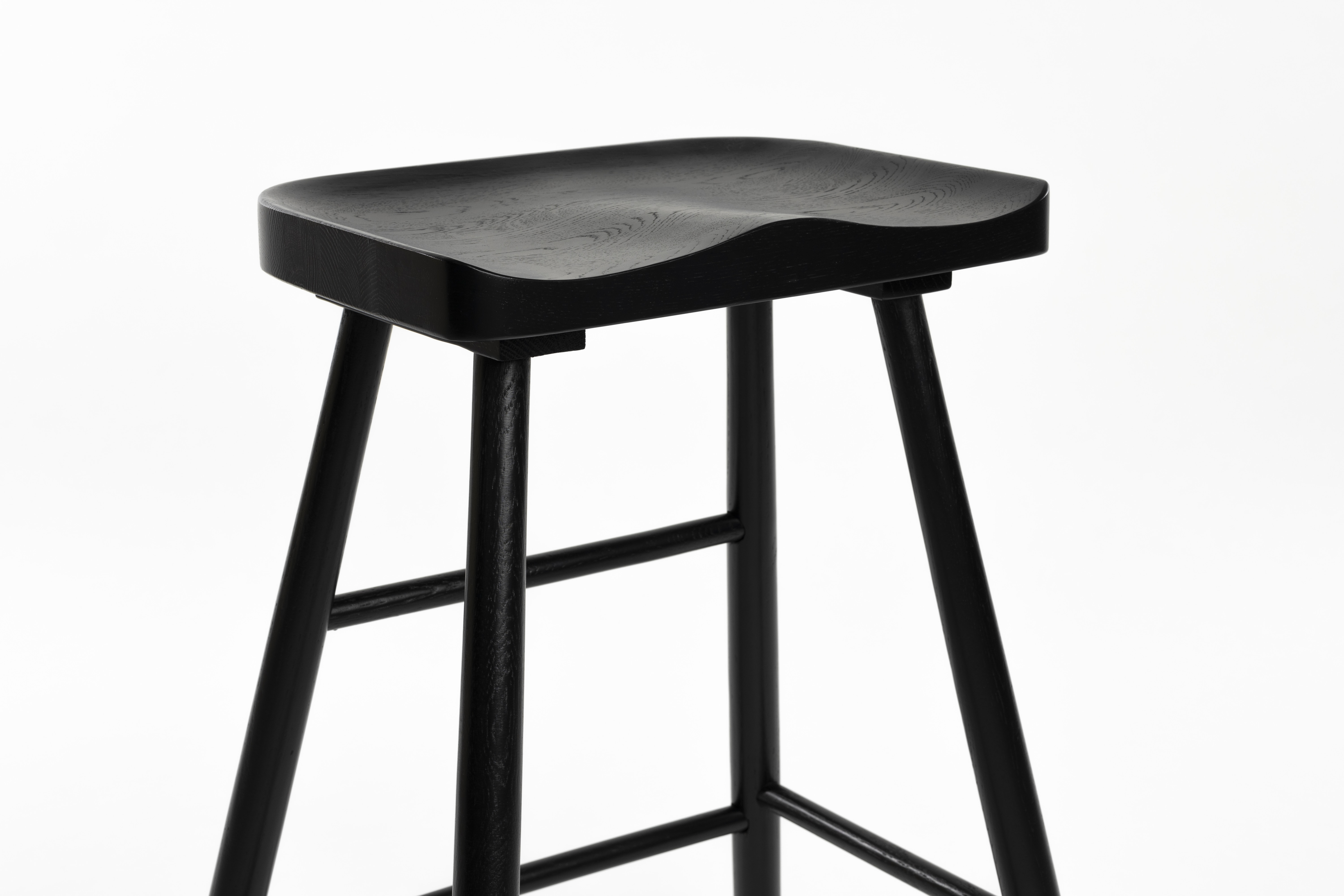 ZILT Barstoel 'Marky' Eikenhout, kleur Zwart (zithoogte 64cm)