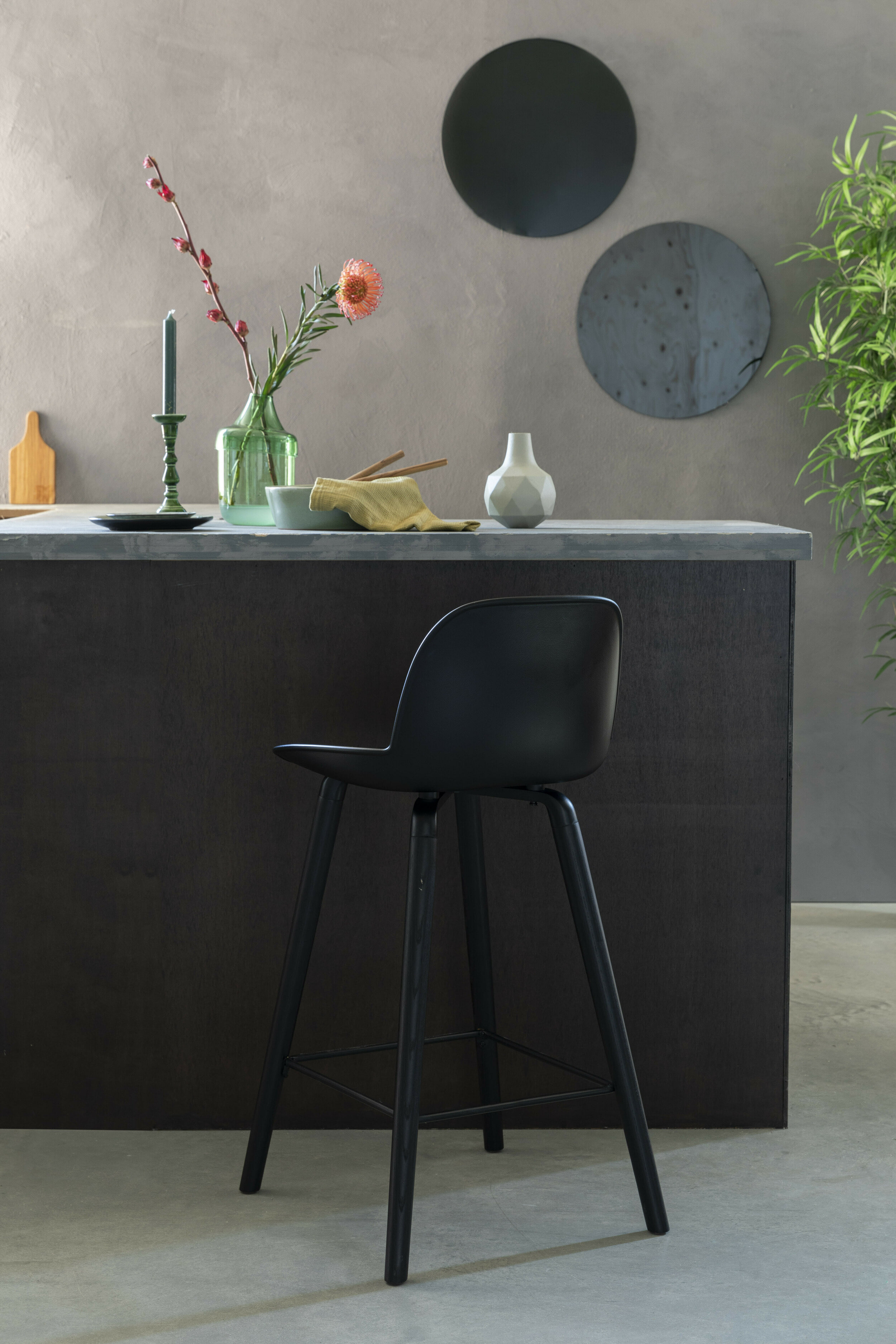 Zuiver Barstoel 'Albert Kuip' PP, kleur Zwart (zithoogte 65cm)