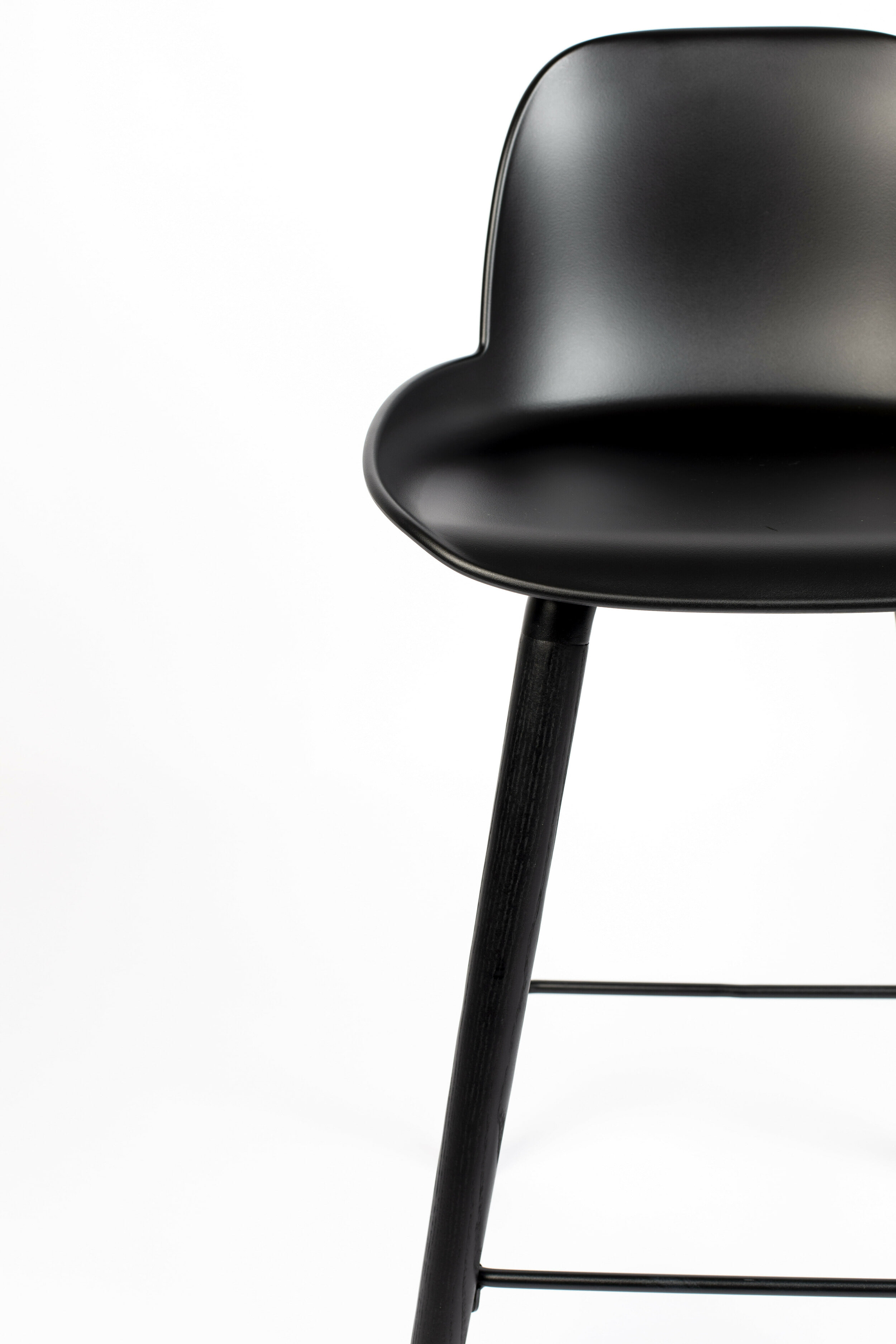 Zuiver Barstoel 'Albert Kuip' PP, kleur Zwart (zithoogte 65cm)