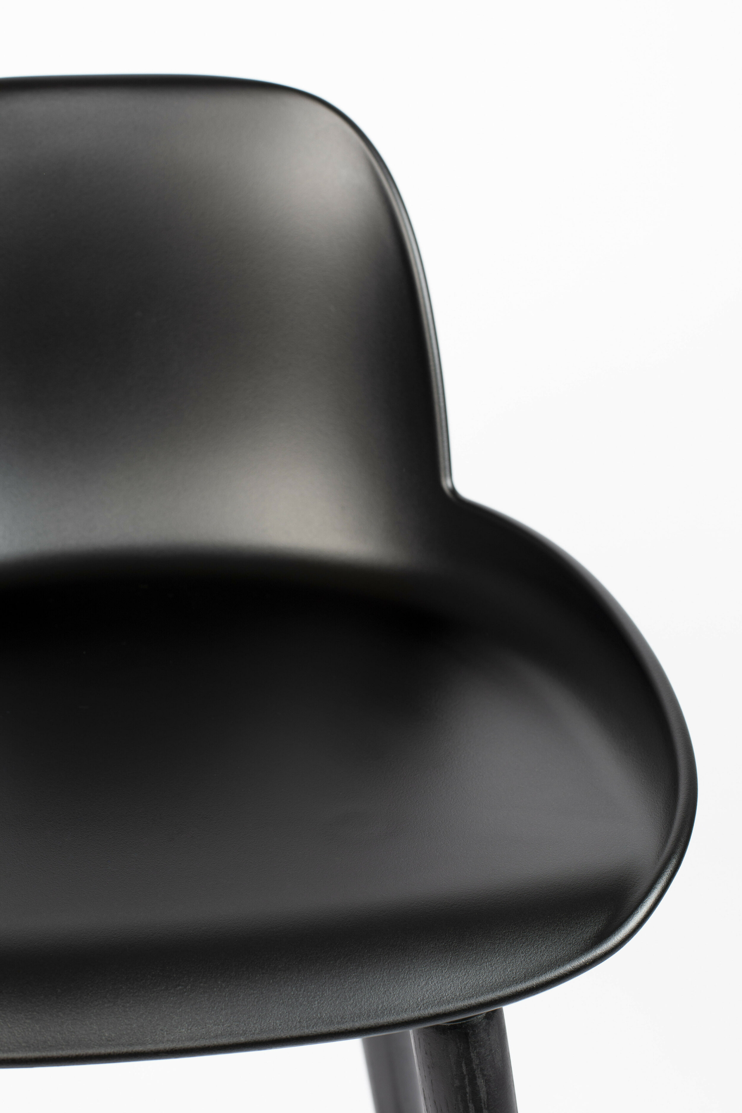 Zuiver Barstoel 'Albert Kuip' PP, kleur Zwart (zithoogte 65cm)