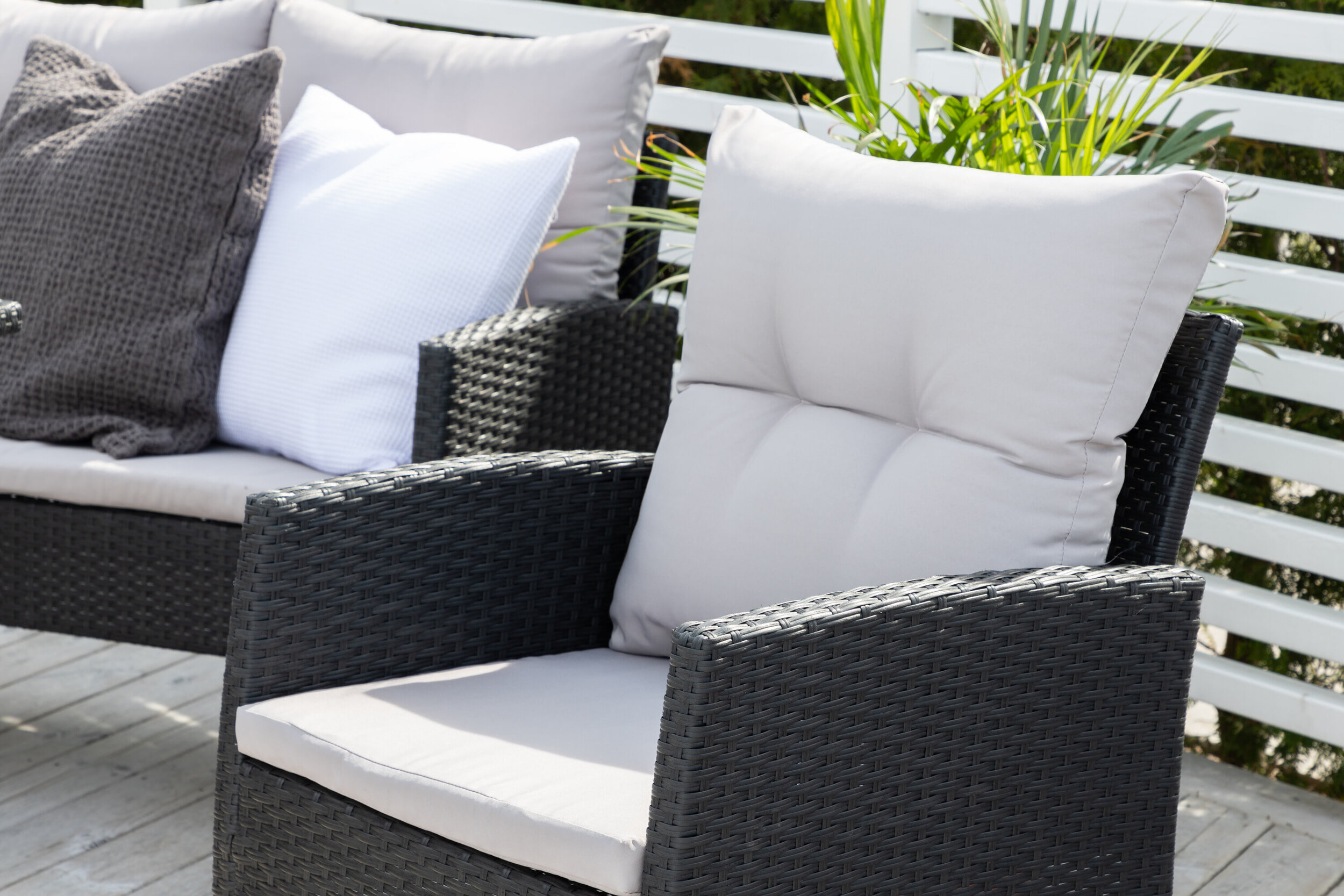 Nohr Loungeset 'Zeena' Met bank, tafel, 2 stoelen en krukjes, kleur Zwart/Grijs